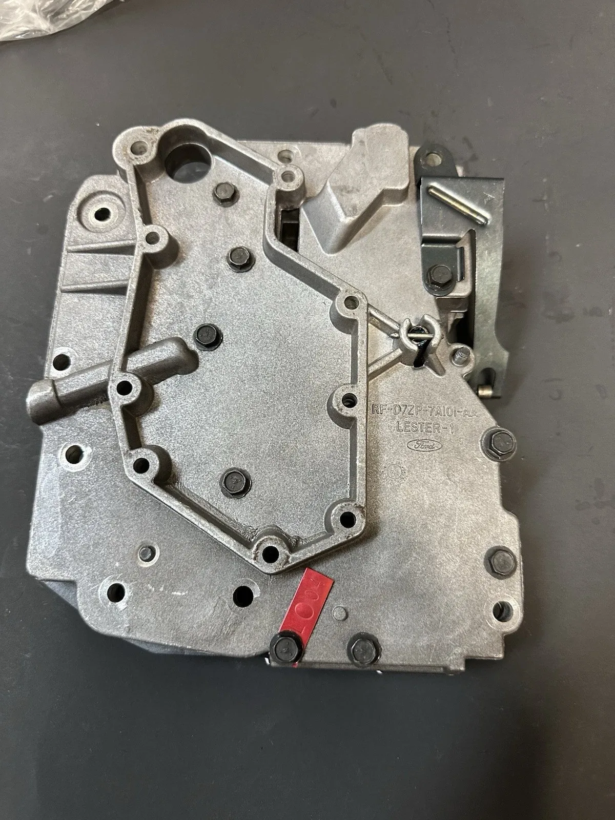 C4 Transmission Valve Body D7ZP-7A101-AA / D7EP-7A092-AA Remanufactured image 2