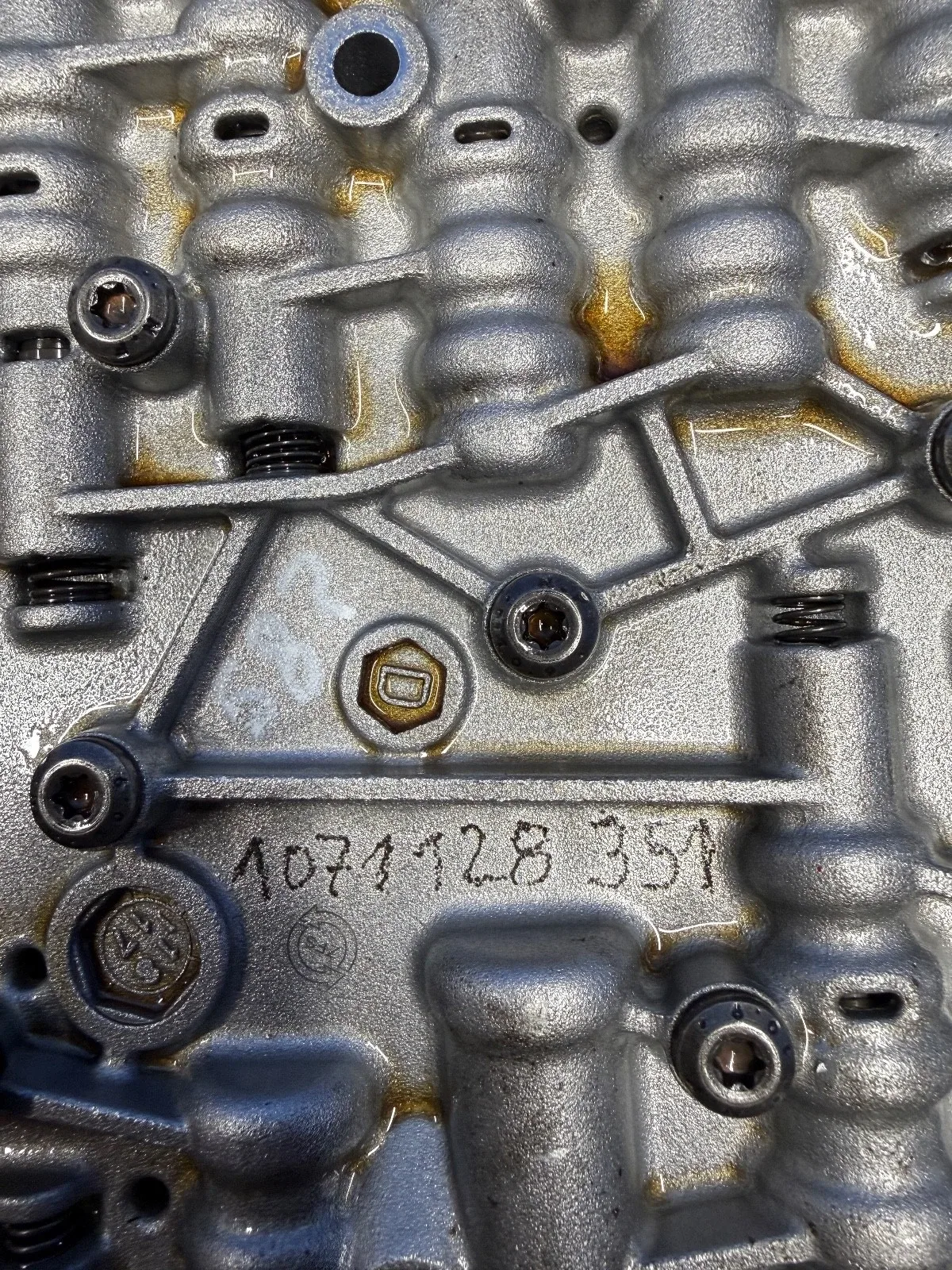 11-12 BMW 740i 740Li F01 F02 Automatic Transmission Valve Body Mechatronic OEM image 3