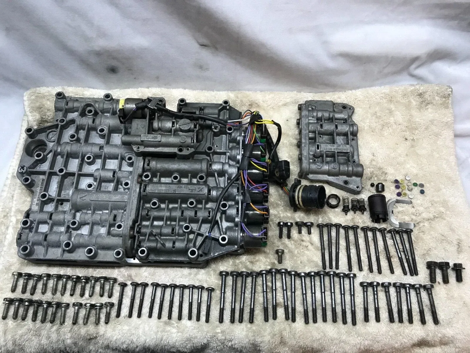 2001-2006 BMW 325i / 525i / Z4 Automatic Transmission Valve Body - 24607529018