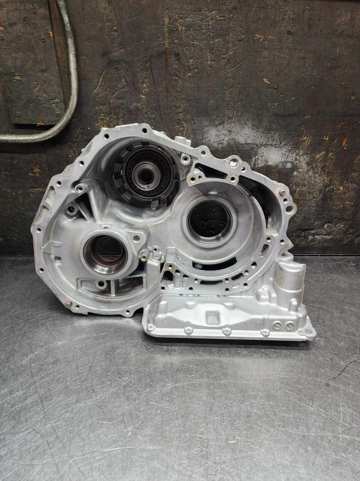 U250 TRANSMISSION CASE CAST# U250 ON TOP, 2 RUBBER BOOT SEALS VALVE BODY TO CASE