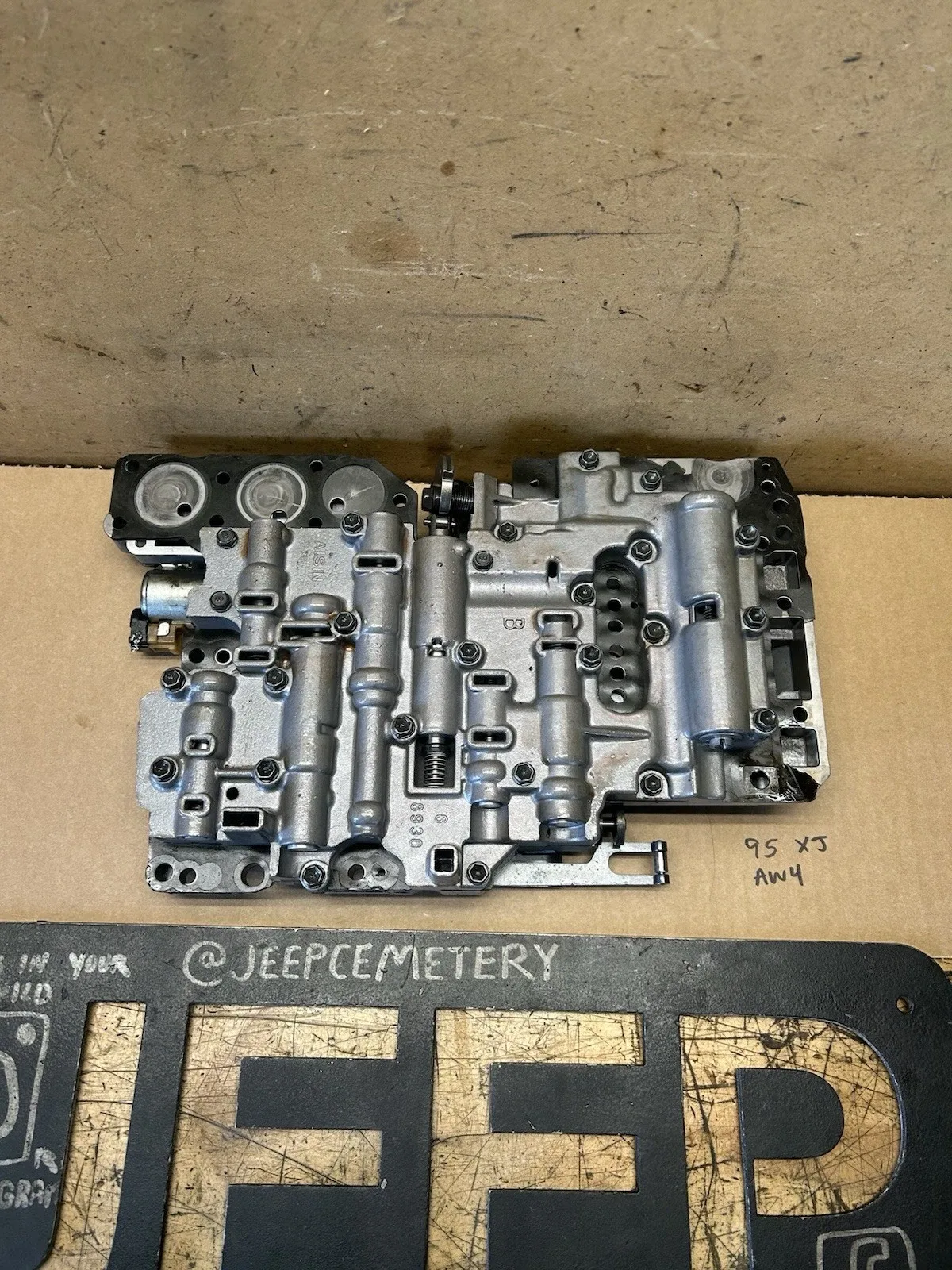 87-96 Jeep Cherokee XJ MJ AW4 Automatic Transmission Valve Body w/ Solenoids OEM image 2