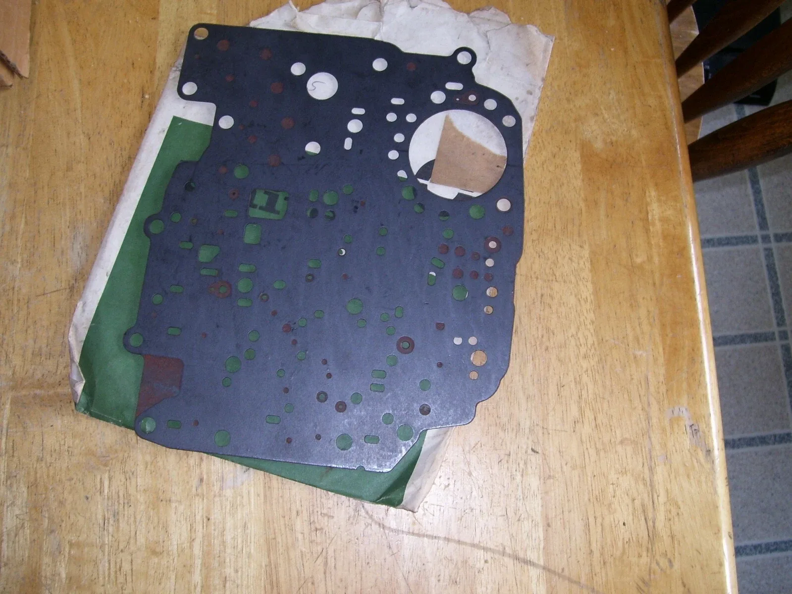 NOS GM 1976 – 1980 Chevrolet Transmission Valve Body Spacer Plate Part # 6261679 image 3