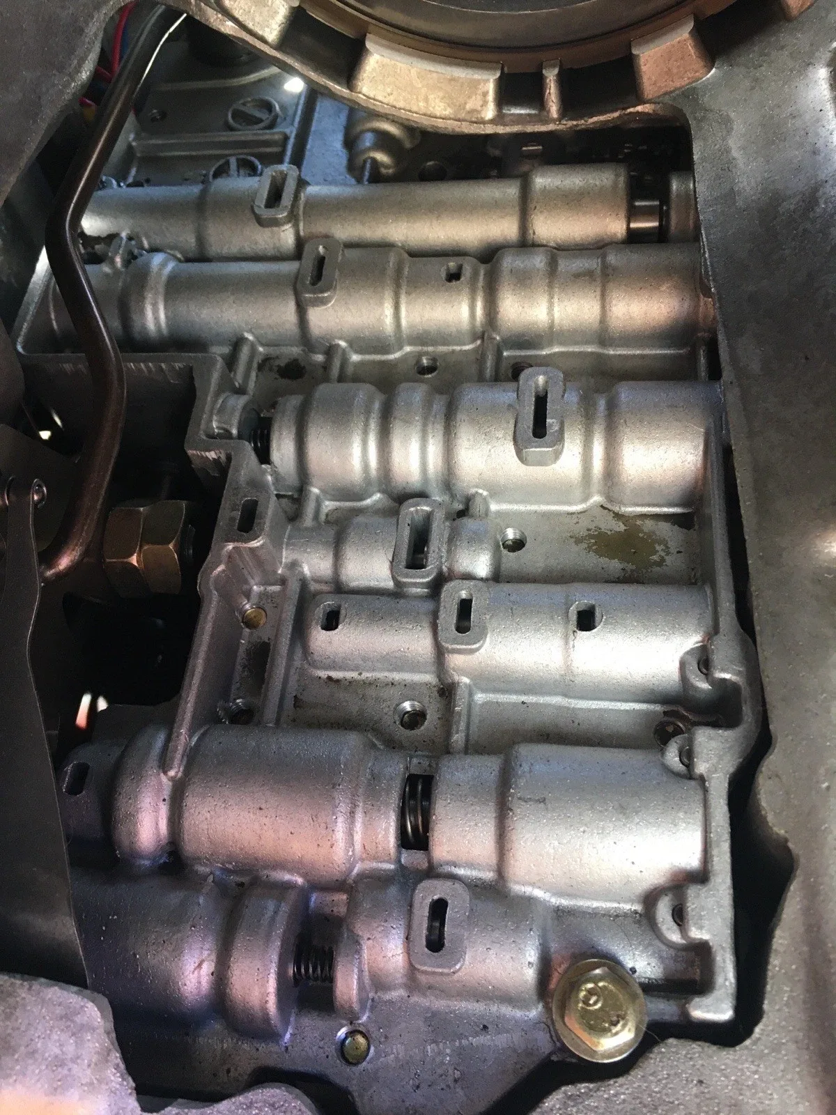 Nissan Hardbody D21 Pickup OEM Valve Body And Transmission Case RL4RO1A Trans image 2