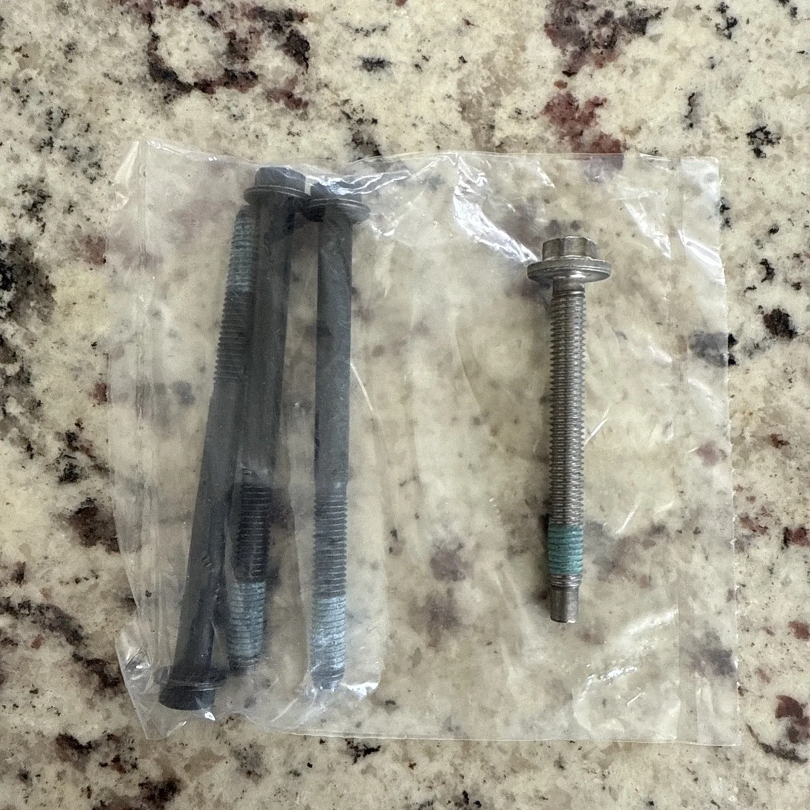 Incomplete GM Bolt Kit For Valve Body 24050764 image 2