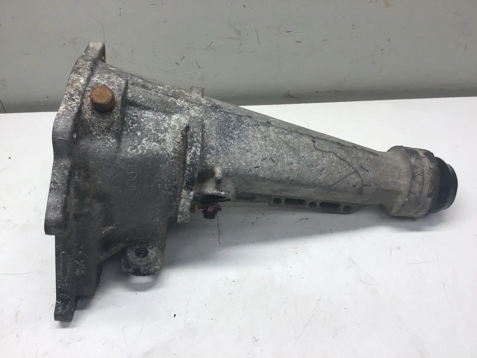 1970-1974 Ford C4 Automatic Transmission Tail Housing & Output Shaft D0OP-7A040-A image 2