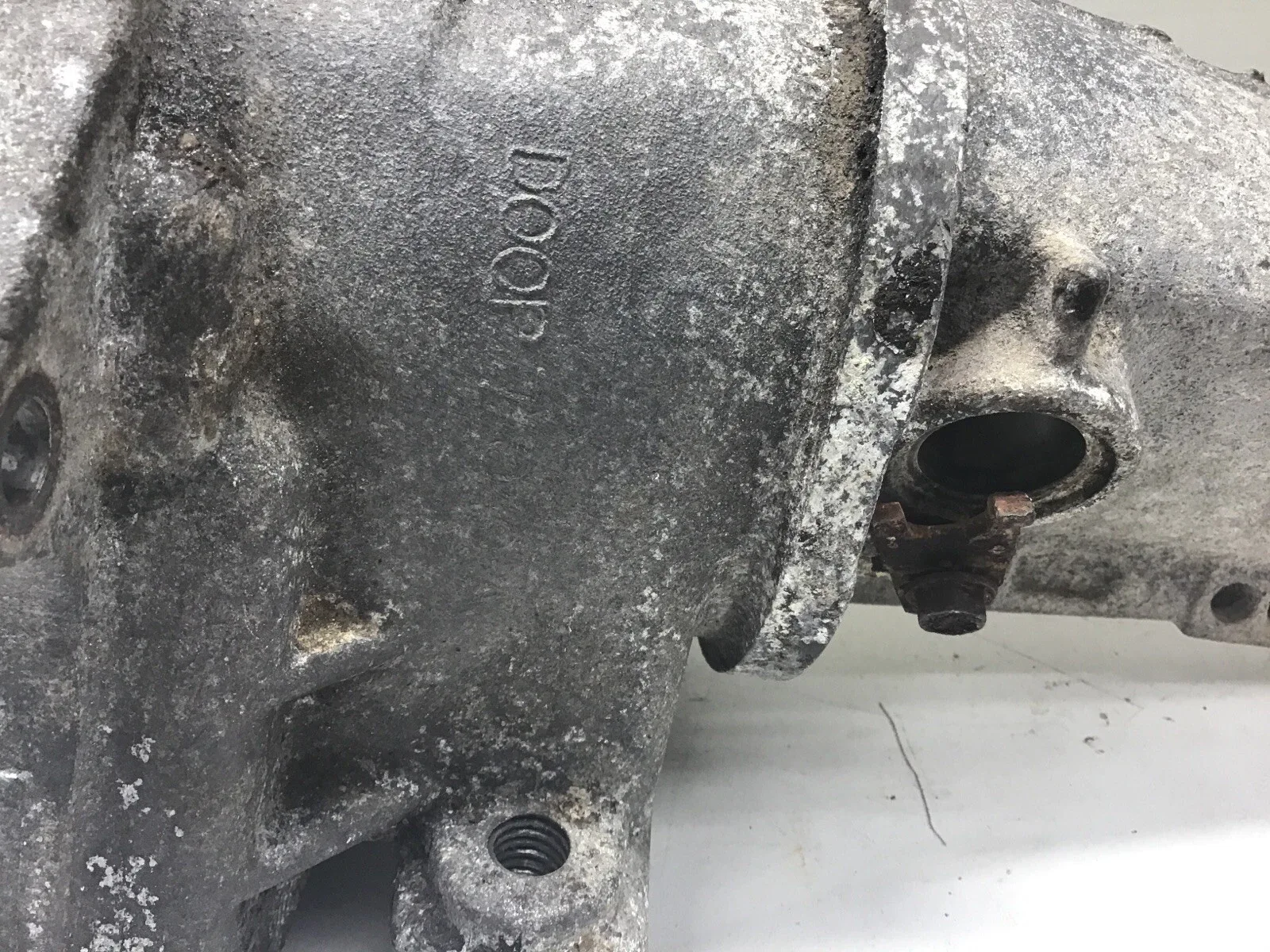 1970-1974 Ford C4 Automatic Transmission Tail Housing & Output Shaft D0OP-7A040-A image 3