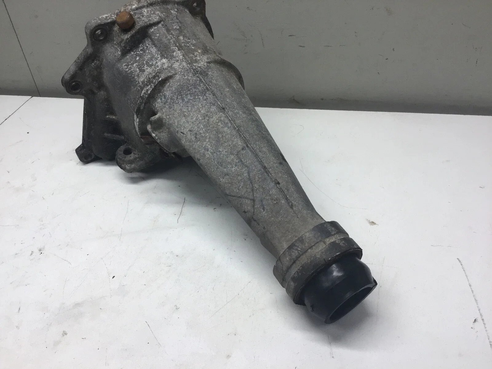 1970-1974 Ford C4 Automatic Transmission Tail Housing & Output Shaft D0OP-7A040-A image 4