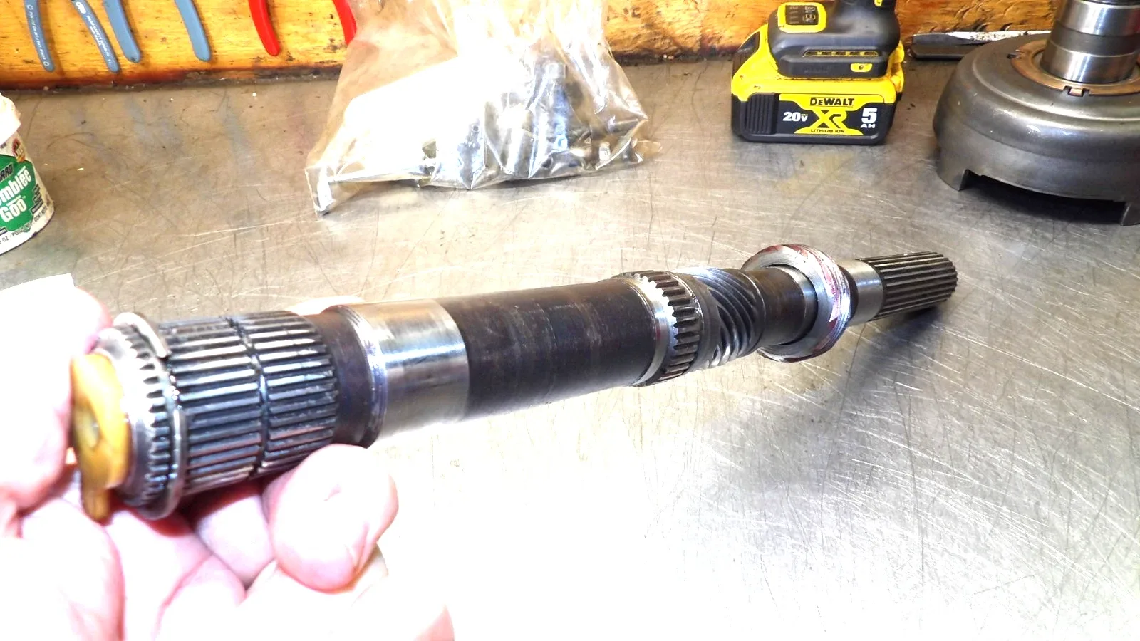 Chevrolet 200 / 200C Turbo Automatic Transmission Output (Tail) Shaft — 16-1/4in image 2