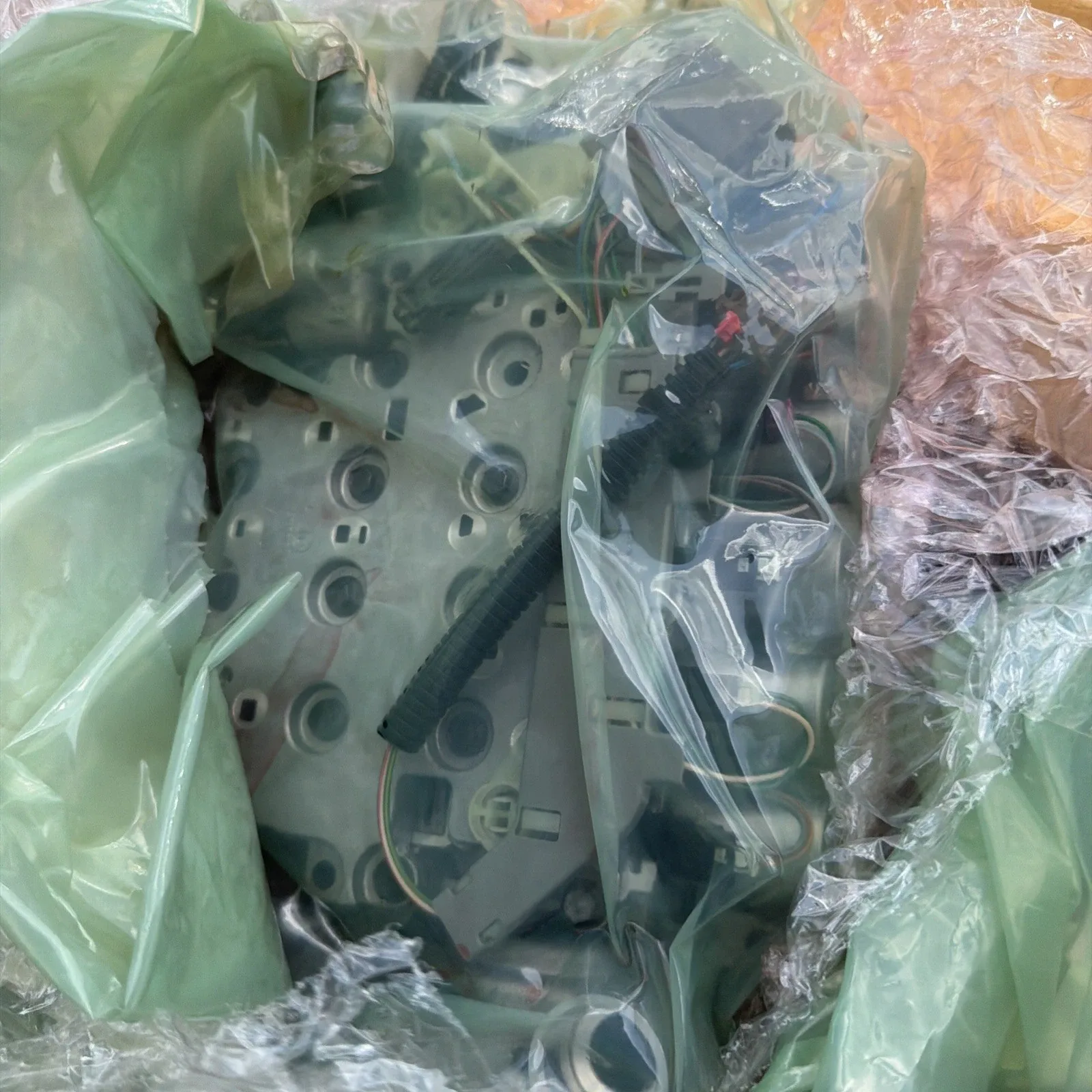 19435577 New GM Valve Body image 3