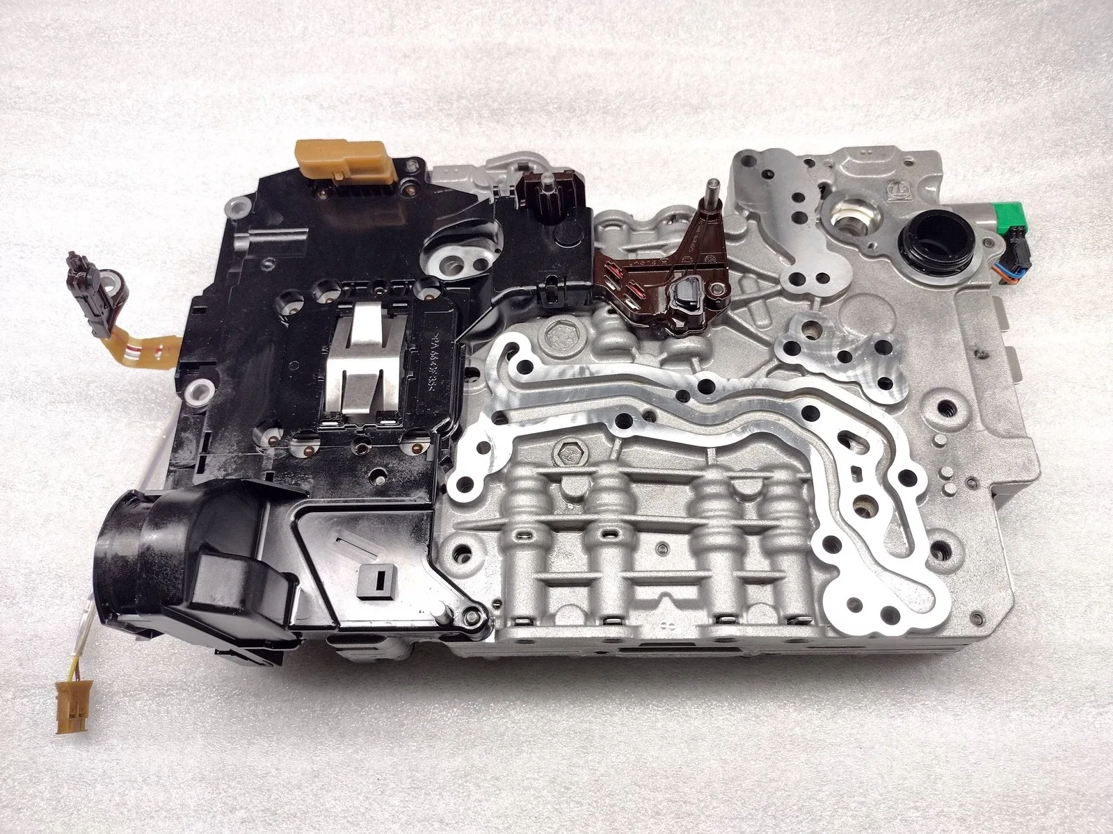 2016-2019 Jaguar XF/XE Valve Body ZF 8HP45 MPN C2D39925 image 2