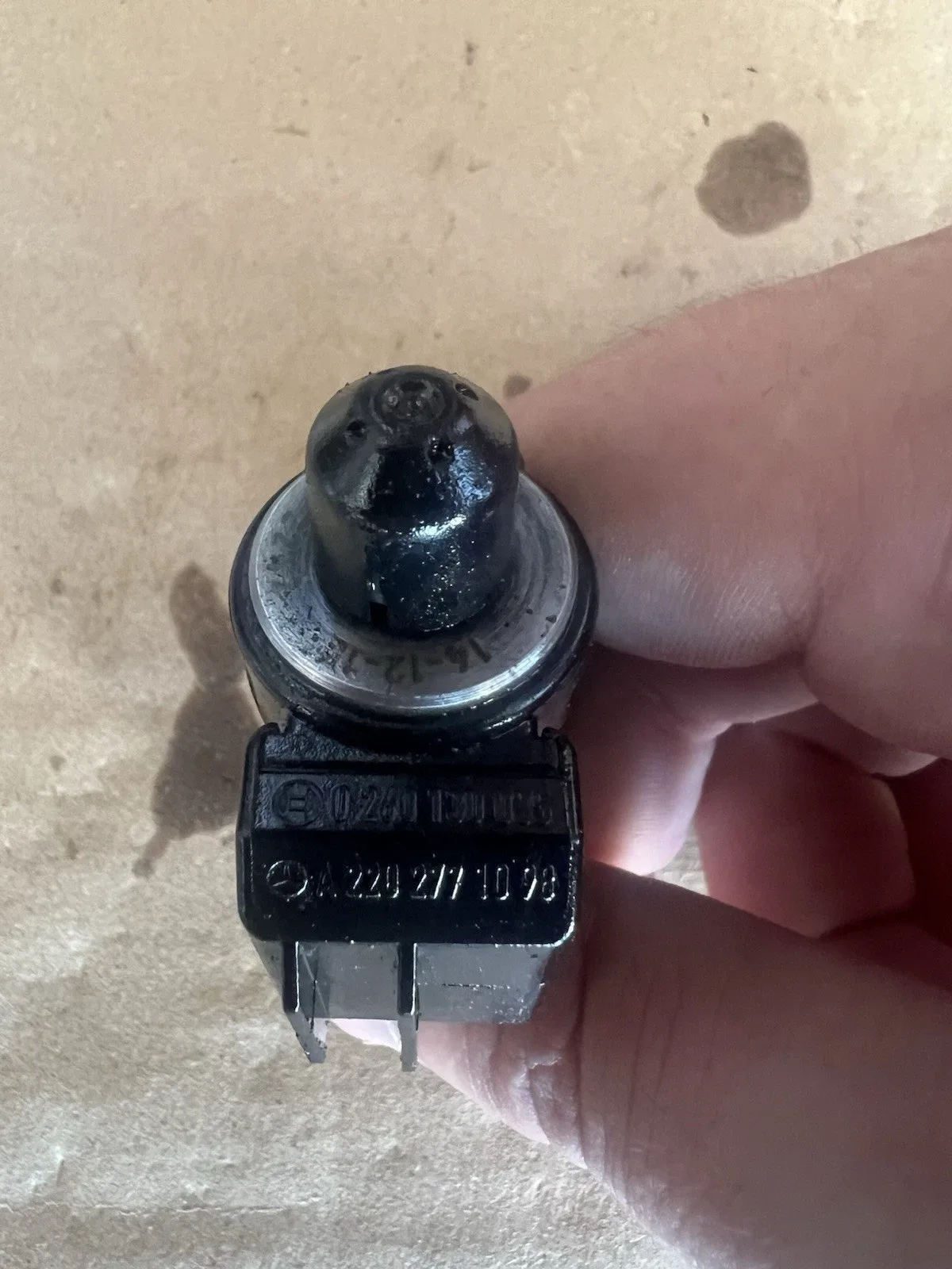 Mercedes SL550 CLK350 CLS550 722.9 7G Tronic Valve Body Solenoid 2202770898 OEM