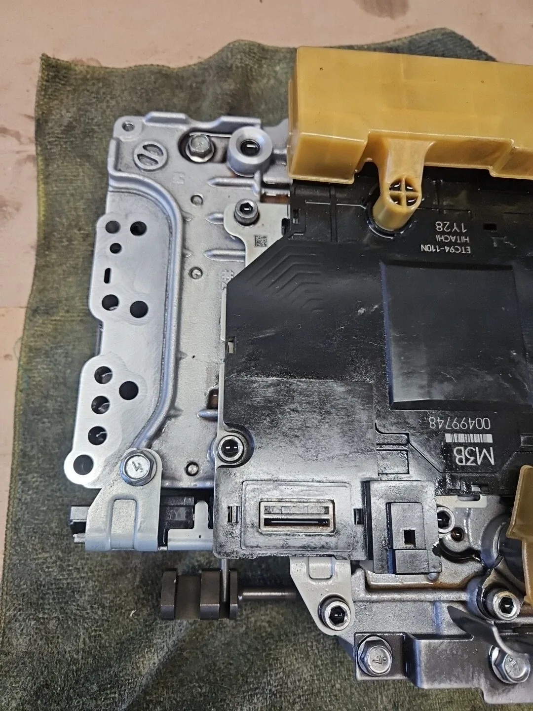 10-13 Nissan 370z 7 Speed Automatic Transmission Valve Control Body 31705-X381A image 3