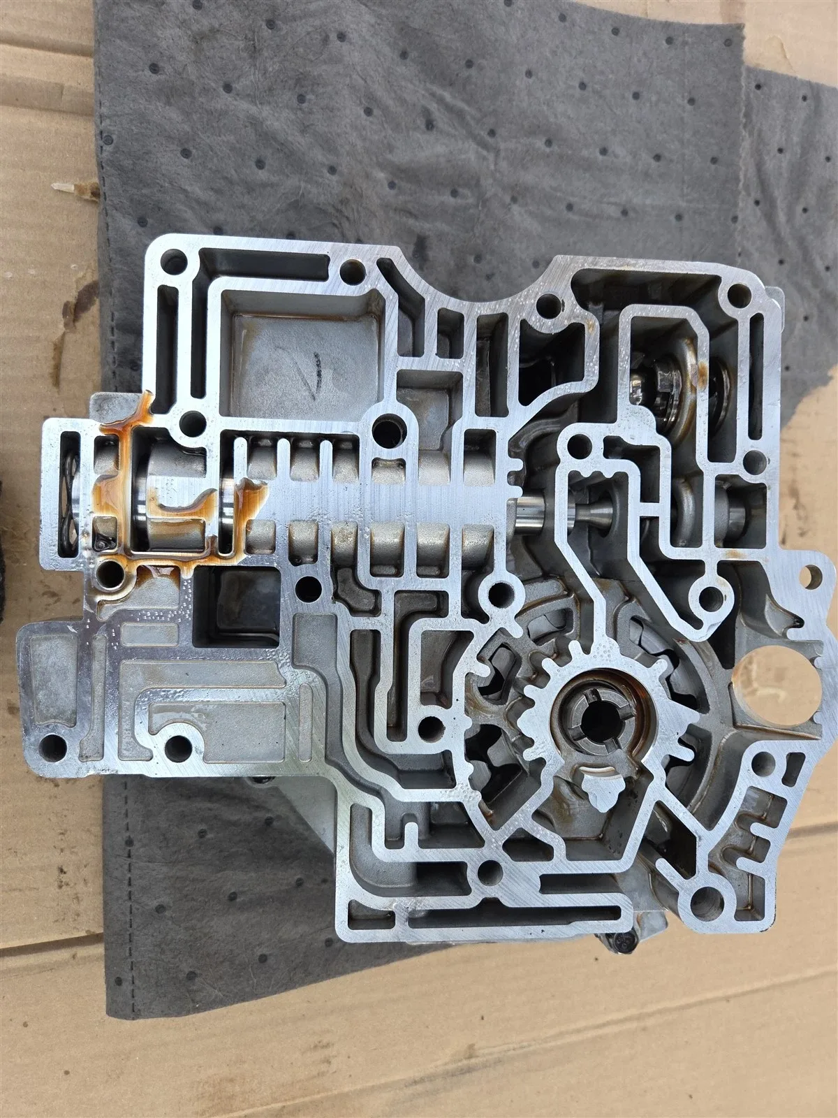 2006-2011 Cadillac DTS 4T80E Transmission Valve Body & Channel Plate Set oem image 3