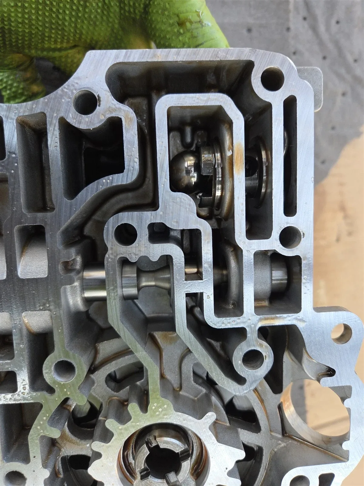 2006-2011 Cadillac DTS 4T80E Transmission Valve Body & Channel Plate Set oem image 4