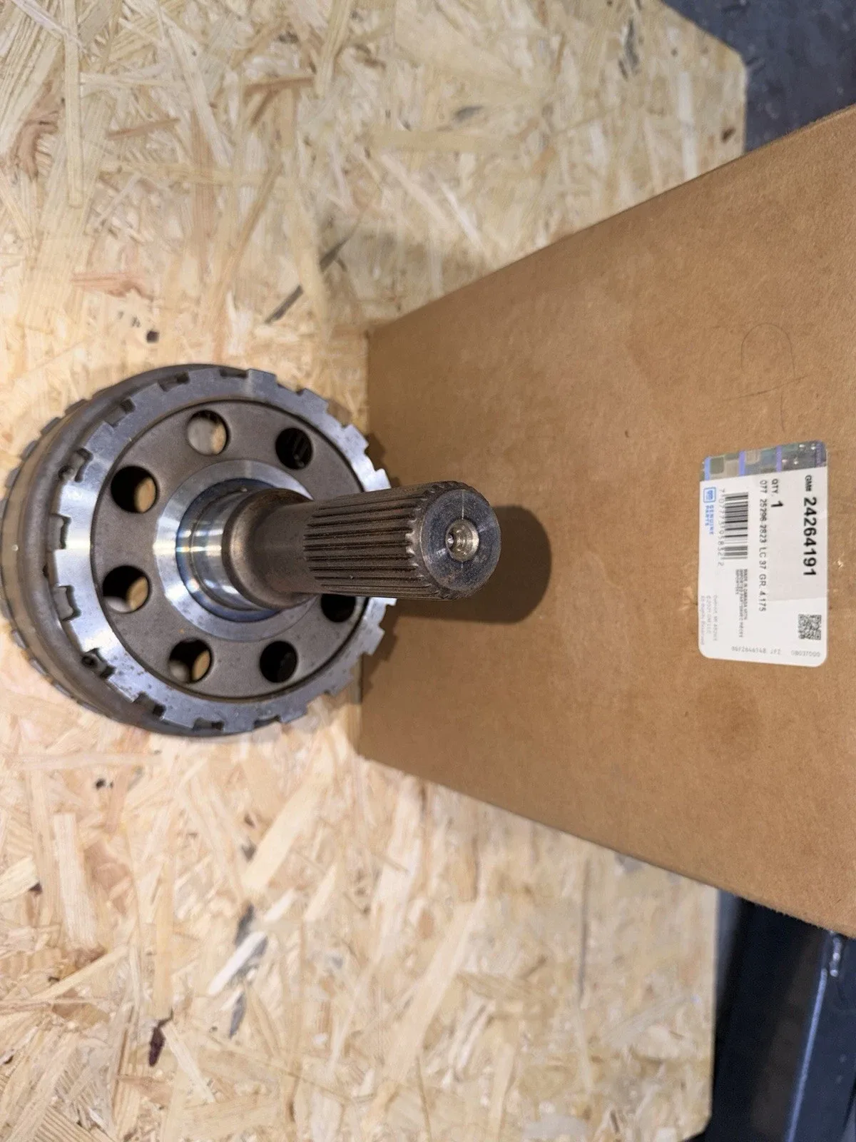GM Output Carrier Internal Gear with Shaft Assembly 24264191 image 2