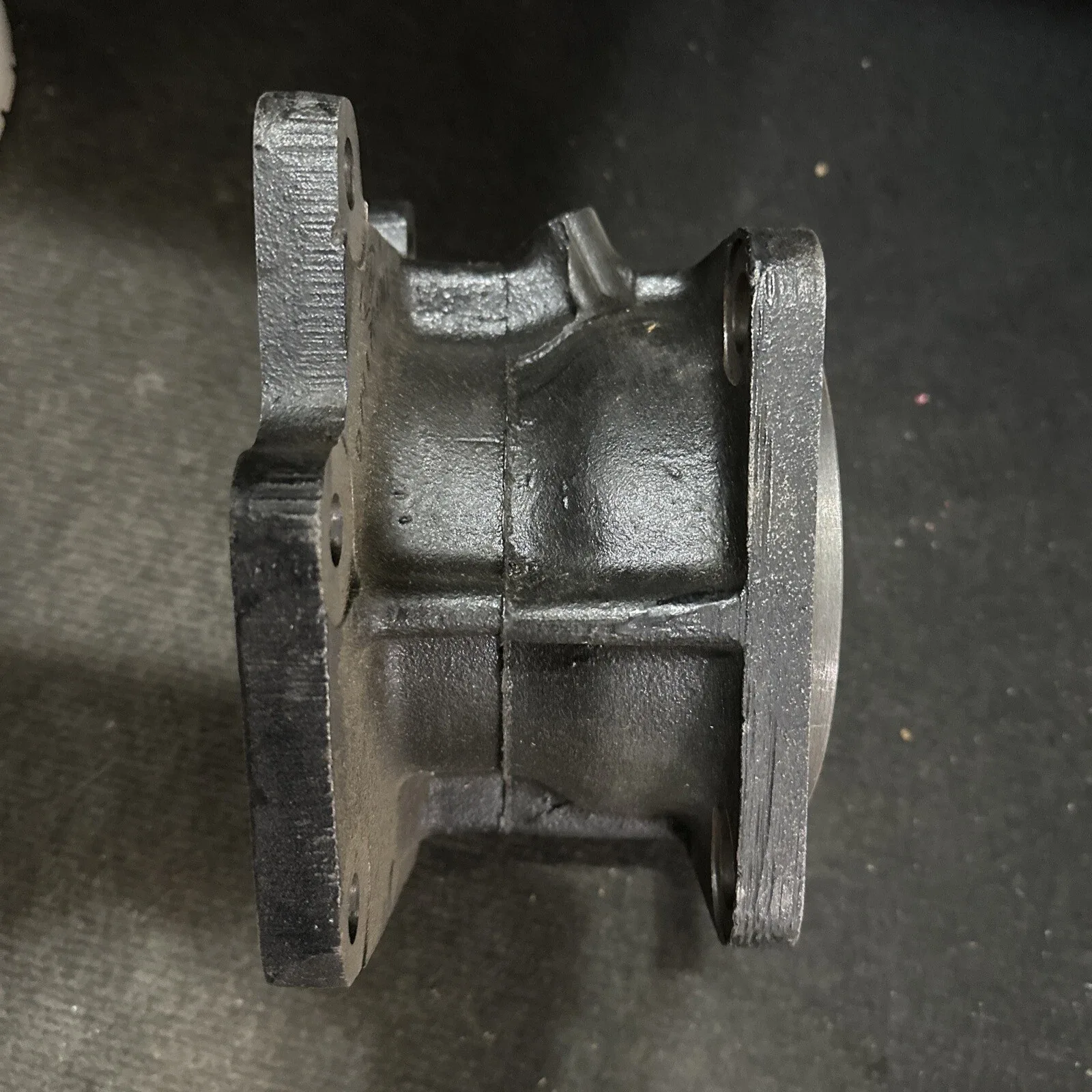 Ford D7HZ-7085-A Output Shaft Bearing Retainer - NOS OEM - Heavy Truck B & F Series image 2