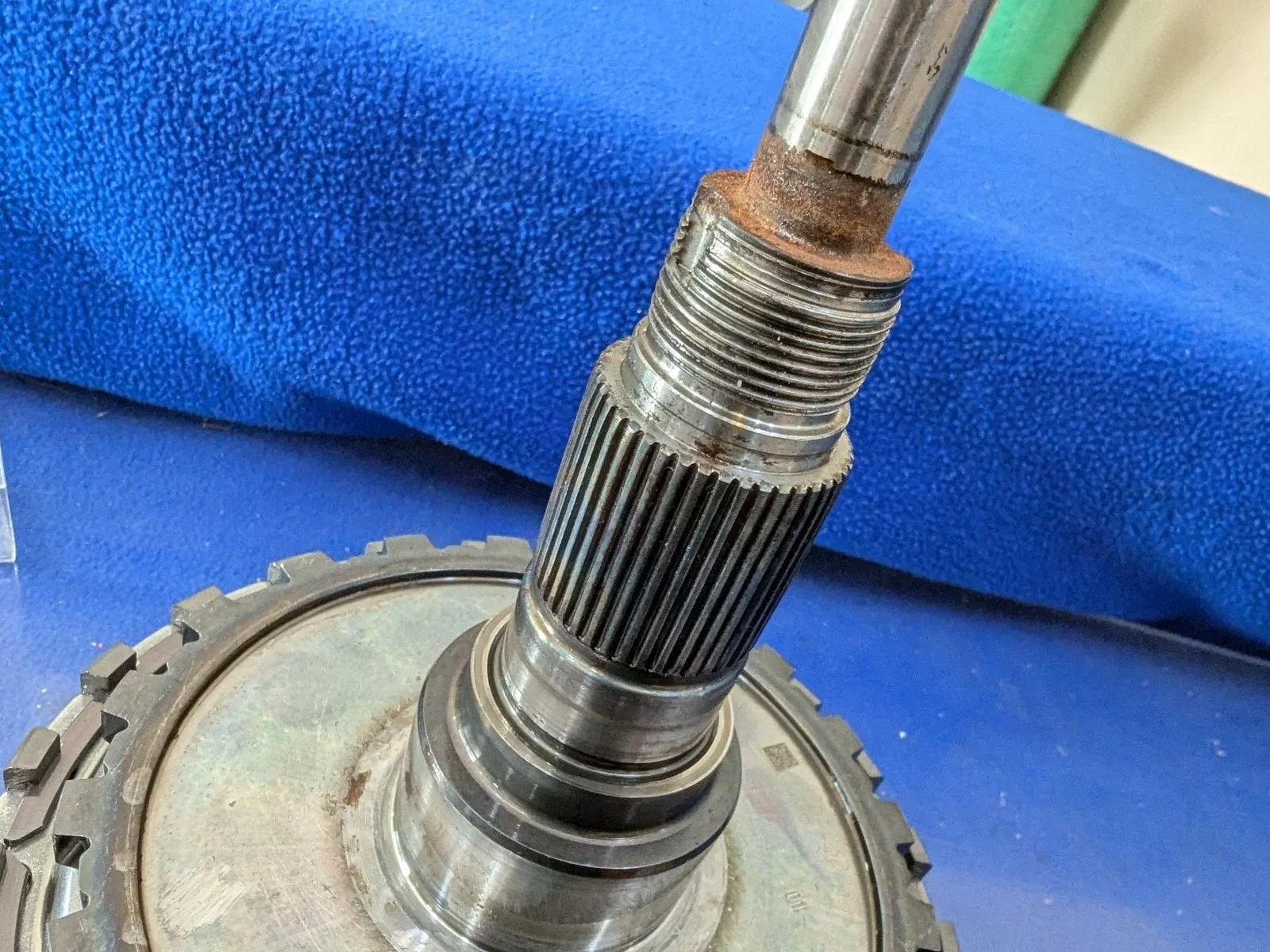 2010-2015 Jaguar XK / XJ / XF (X150) 5.0L V8 ZF 6HP28 Output Shaft & Drum Gear MPN 1068232295 image 3