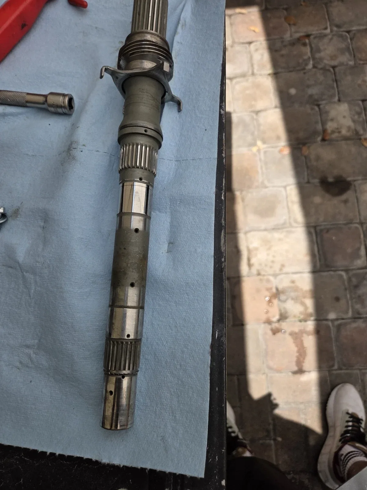 Toyota 1st Gen Tacoma Automatic Transmission Output Shaft (Used) image 2