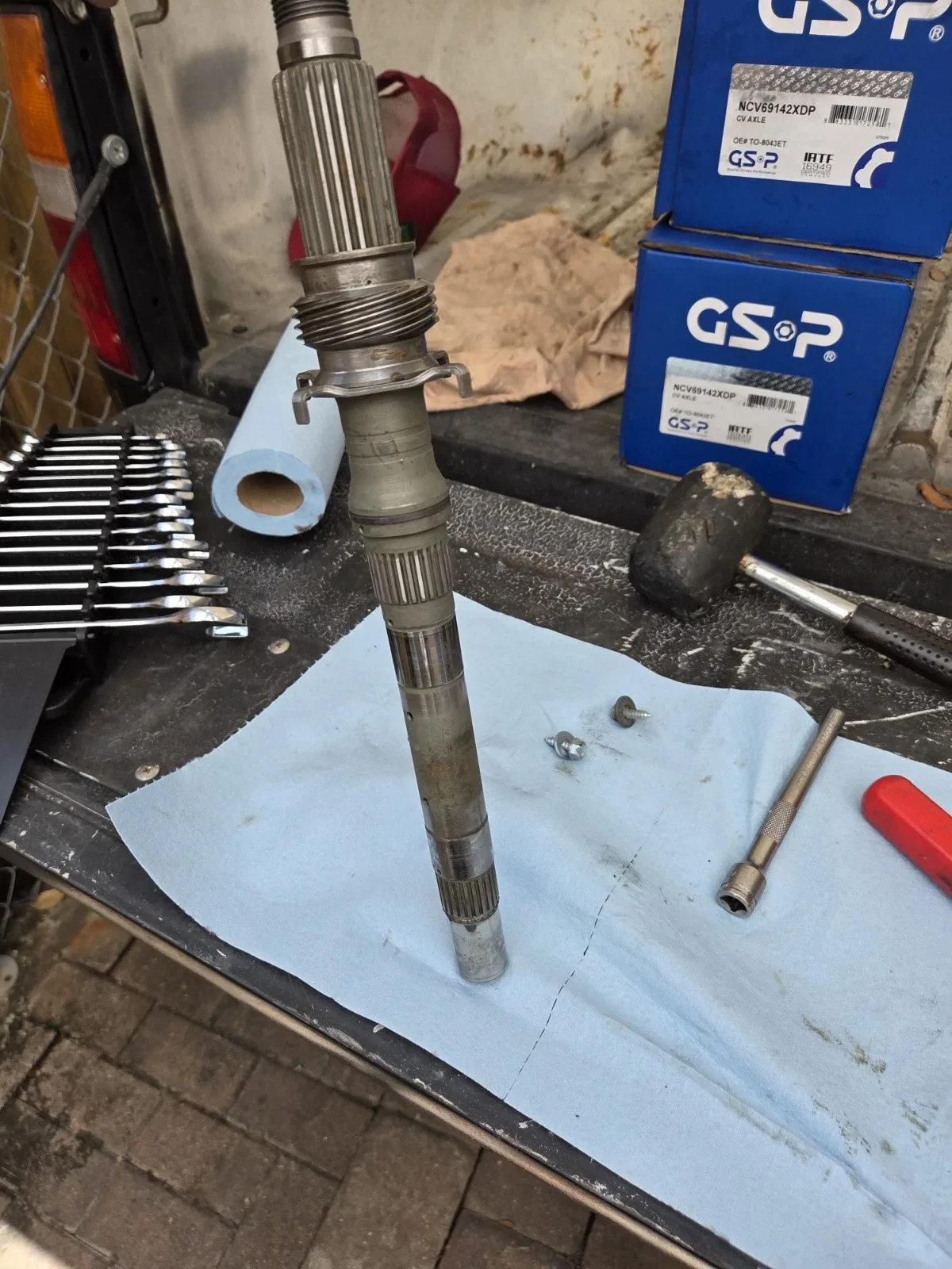 Toyota 1st Gen Tacoma Automatic Transmission Output Shaft (Used) image 3