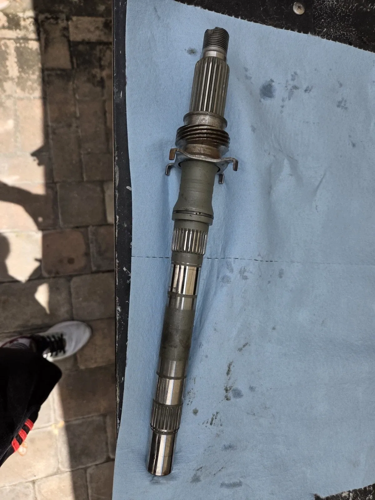 Toyota 1st Gen Tacoma Automatic Transmission Output Shaft (Used) image 4