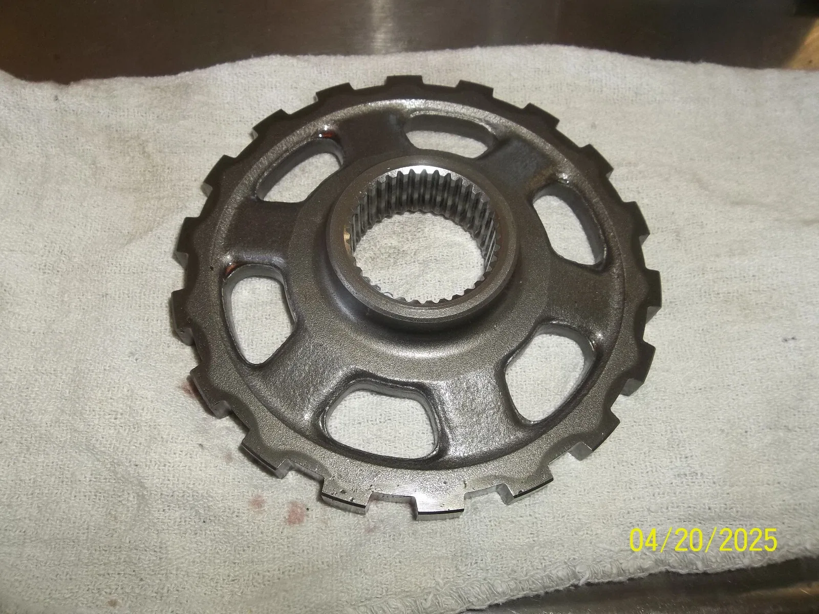 2009 Kia Borrego 3.8L output shaft tone ring for 5sp auto trans image 2