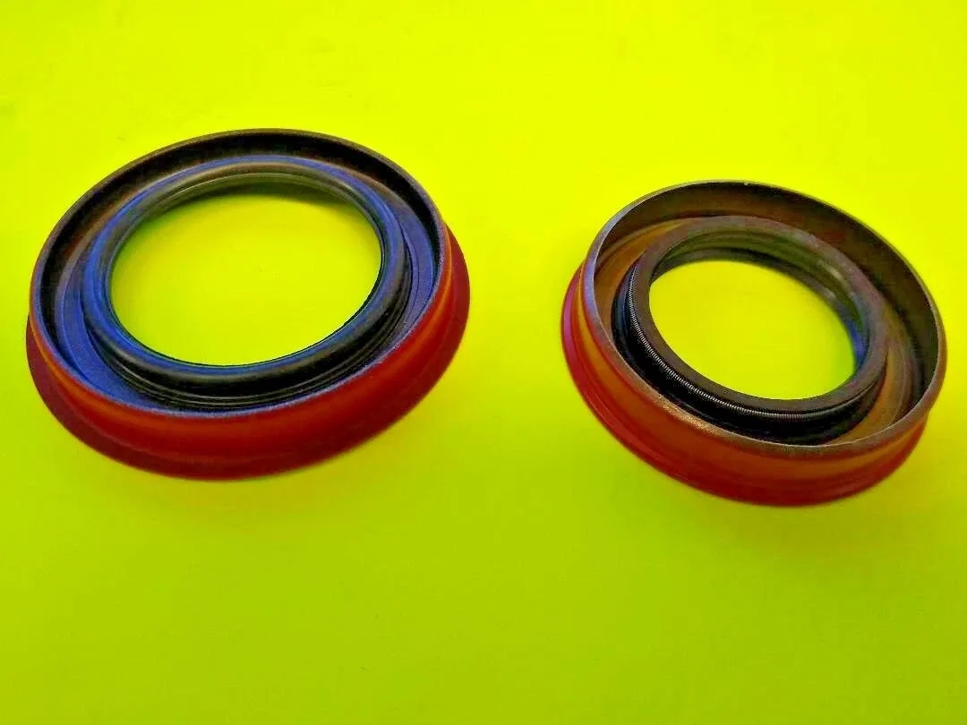 TJS Cast Iron Powerglide Front Pump & Rear Output Shaft Seals 44070 / 44074 image 2