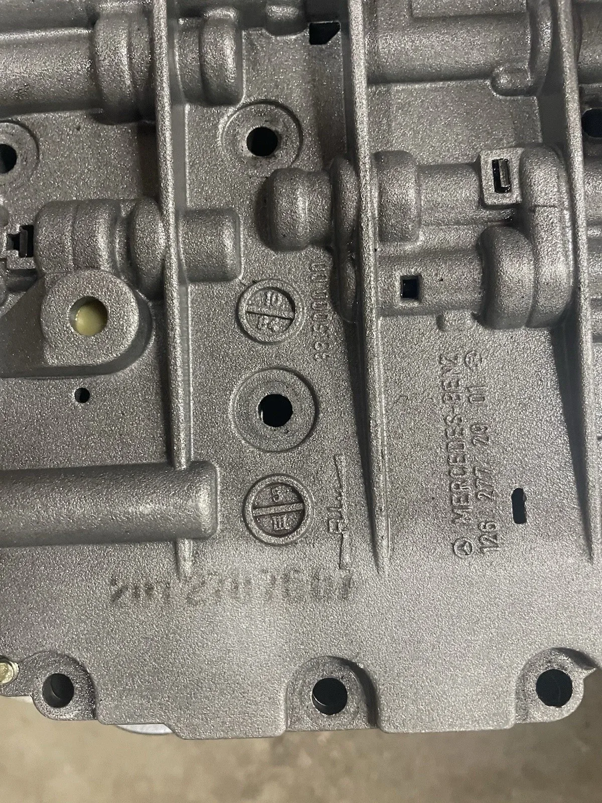 1986-1989 Mercedes-Benz 300E/300TE/300SEL Valve Body 1242702207 (722.3) image 2