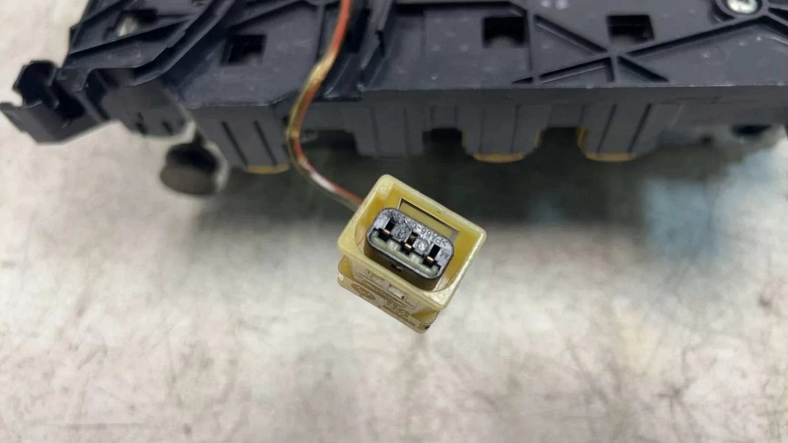 2009 2010 2011 2012 Ford Escape Transmission Control Valve Body 9L8Z7A100A image 2