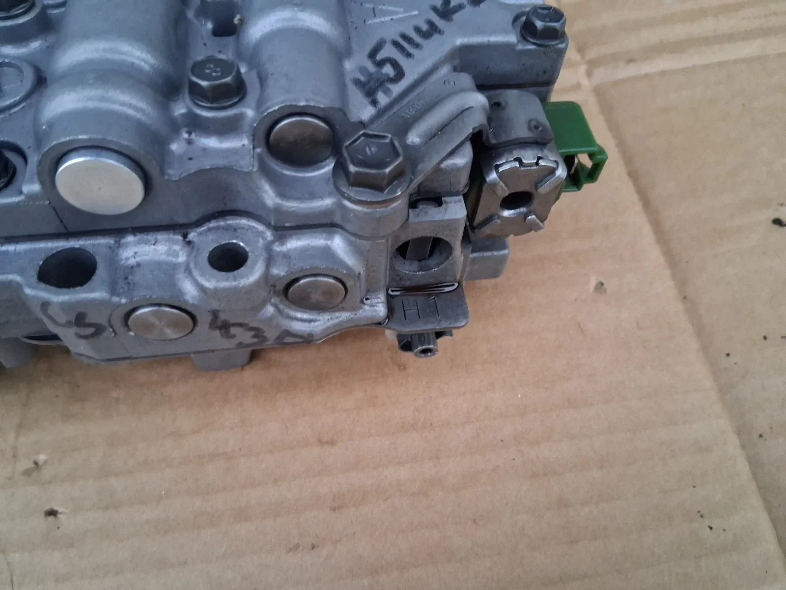 2001 2003 2093 LEXUS LS430 TRANSMISSION VALVE BODY image 2