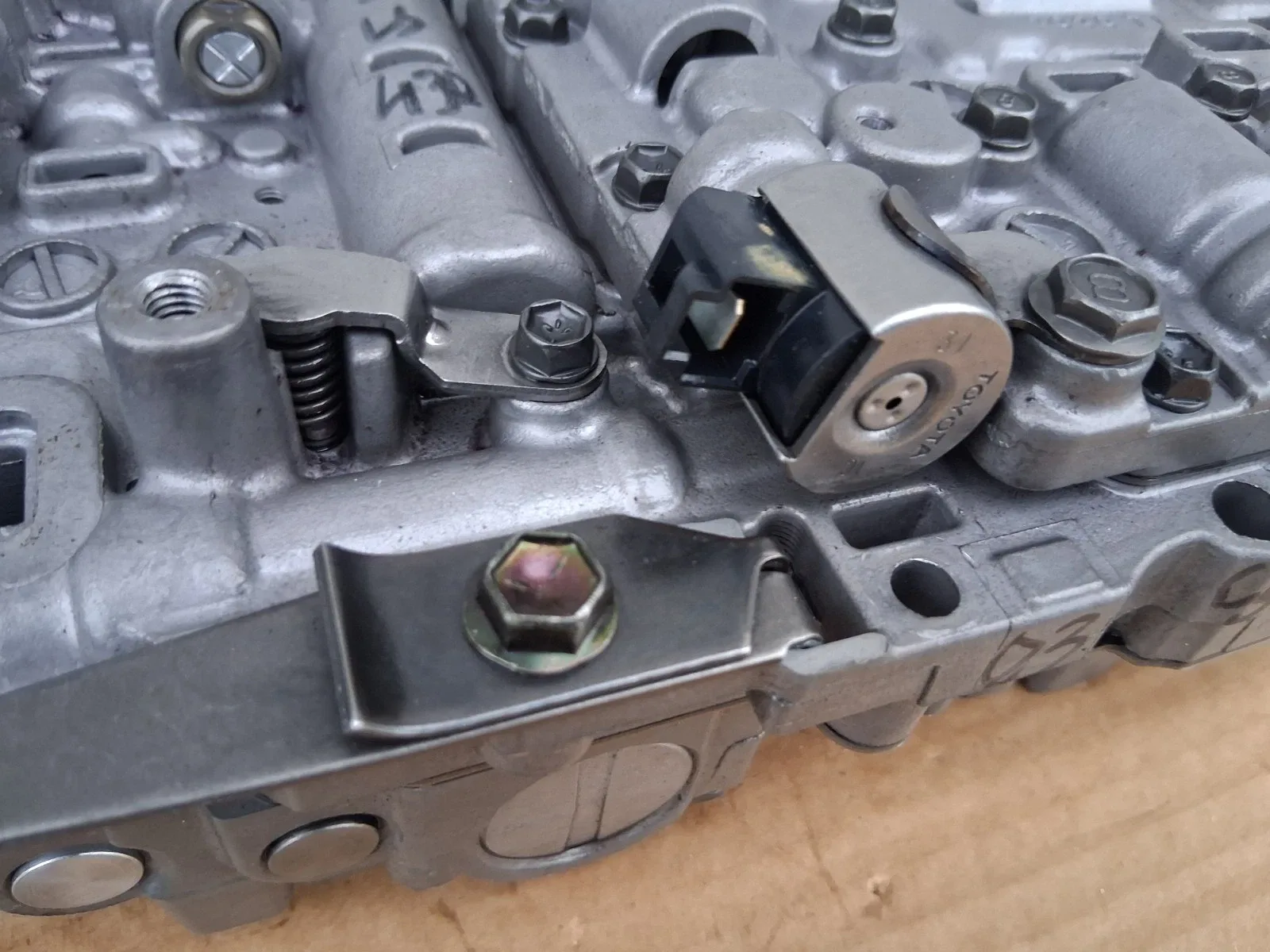 2001 2003 2093 LEXUS LS430 TRANSMISSION VALVE BODY image 3