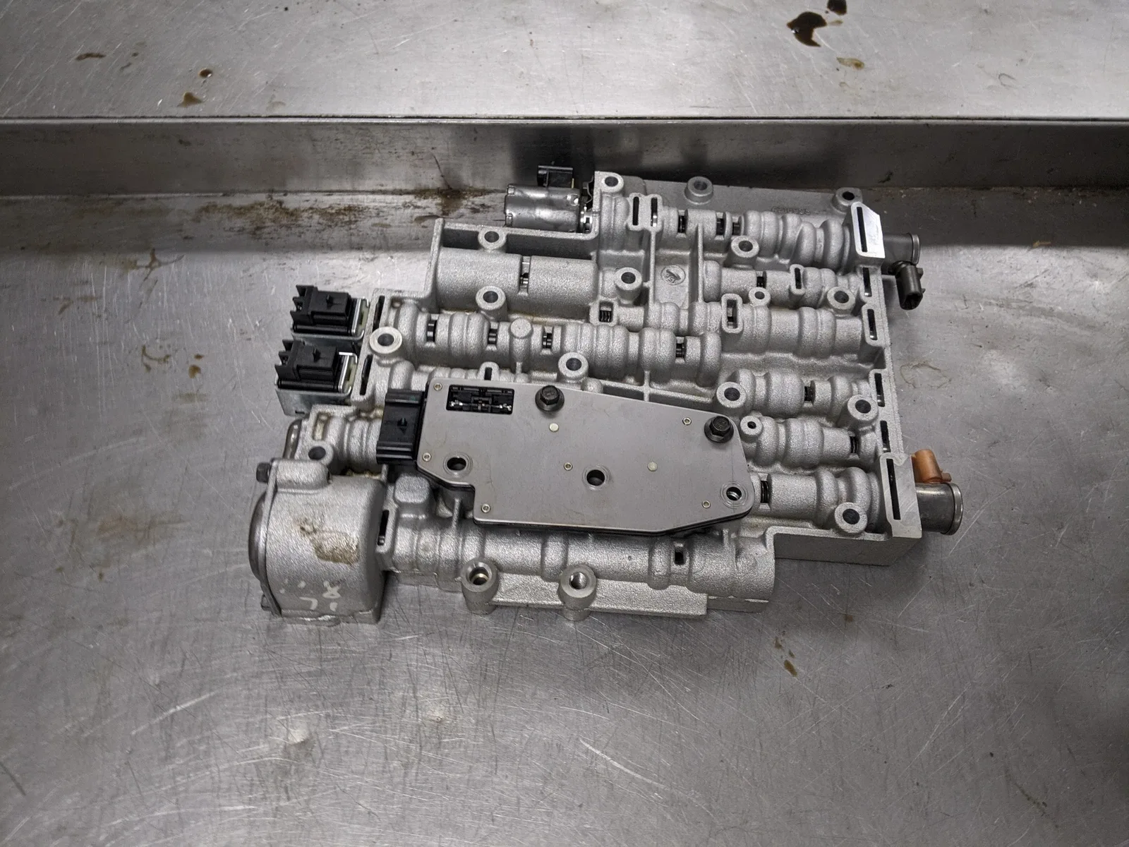 2007-2008 Chevrolet Avalanche 5.3L Valve Body Assembly (Automatic) image 2