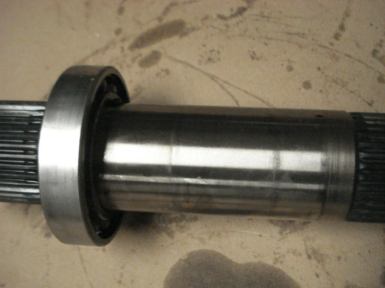 1994 Isuzu NRR Allison AT542 Output Shaft & Ball Bearing image 2