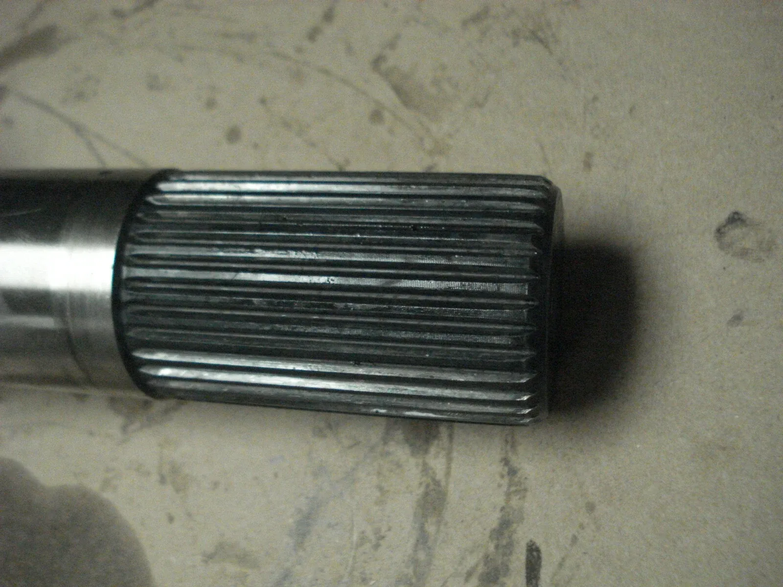 1994 Isuzu NRR Allison AT542 Output Shaft & Ball Bearing image 4
