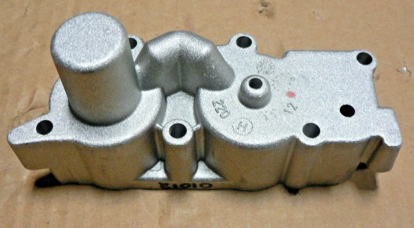 GM 4L80E Valve Body Accumulator Housing 8684220 image 2
