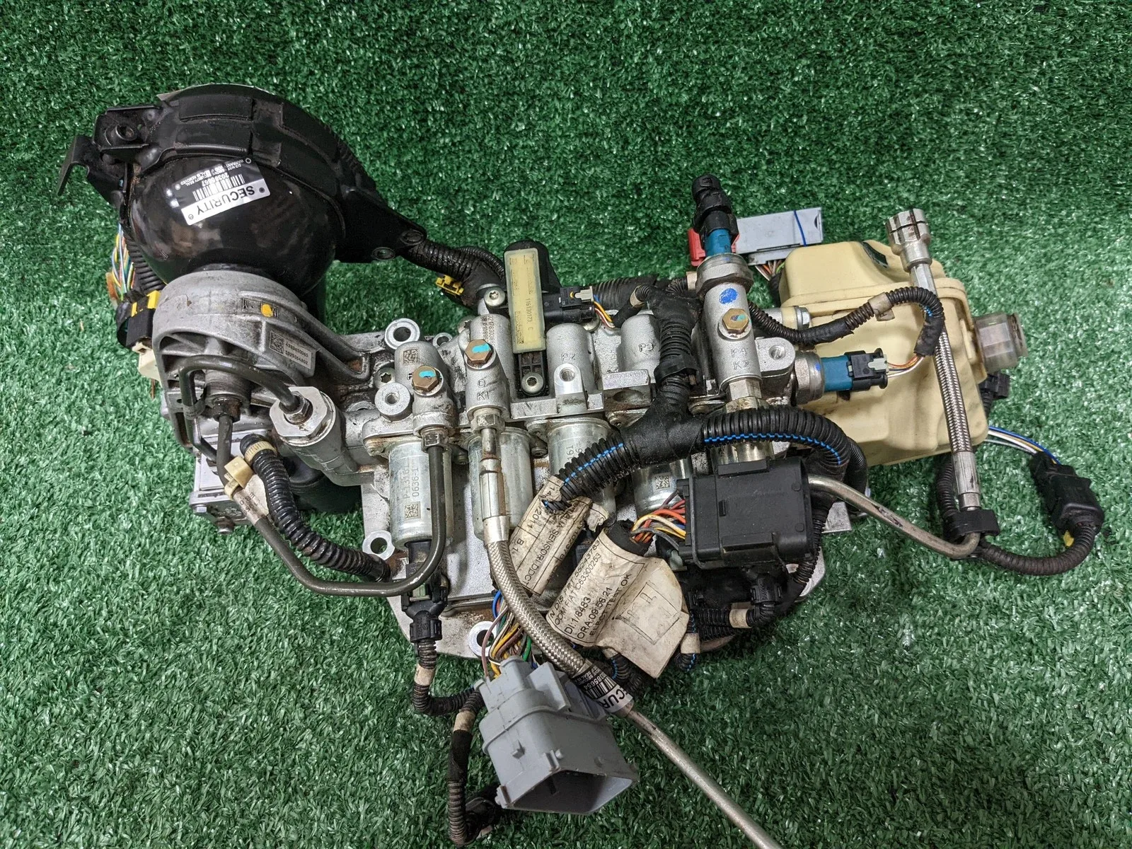 2013-2016 Fiat 500L Hydraulic Transmission Valve Body Shift Actuator w/ Pump — 0095408.D image 2