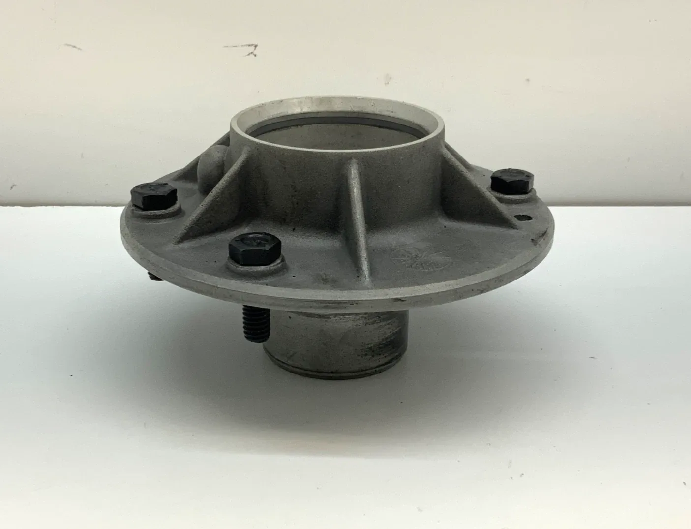 1965-1976 MOPAR 904 AUTOMATIC TRANSMISSION OUTPUT SHAFT SUPPORT WITH BOLTS DODGE image 2