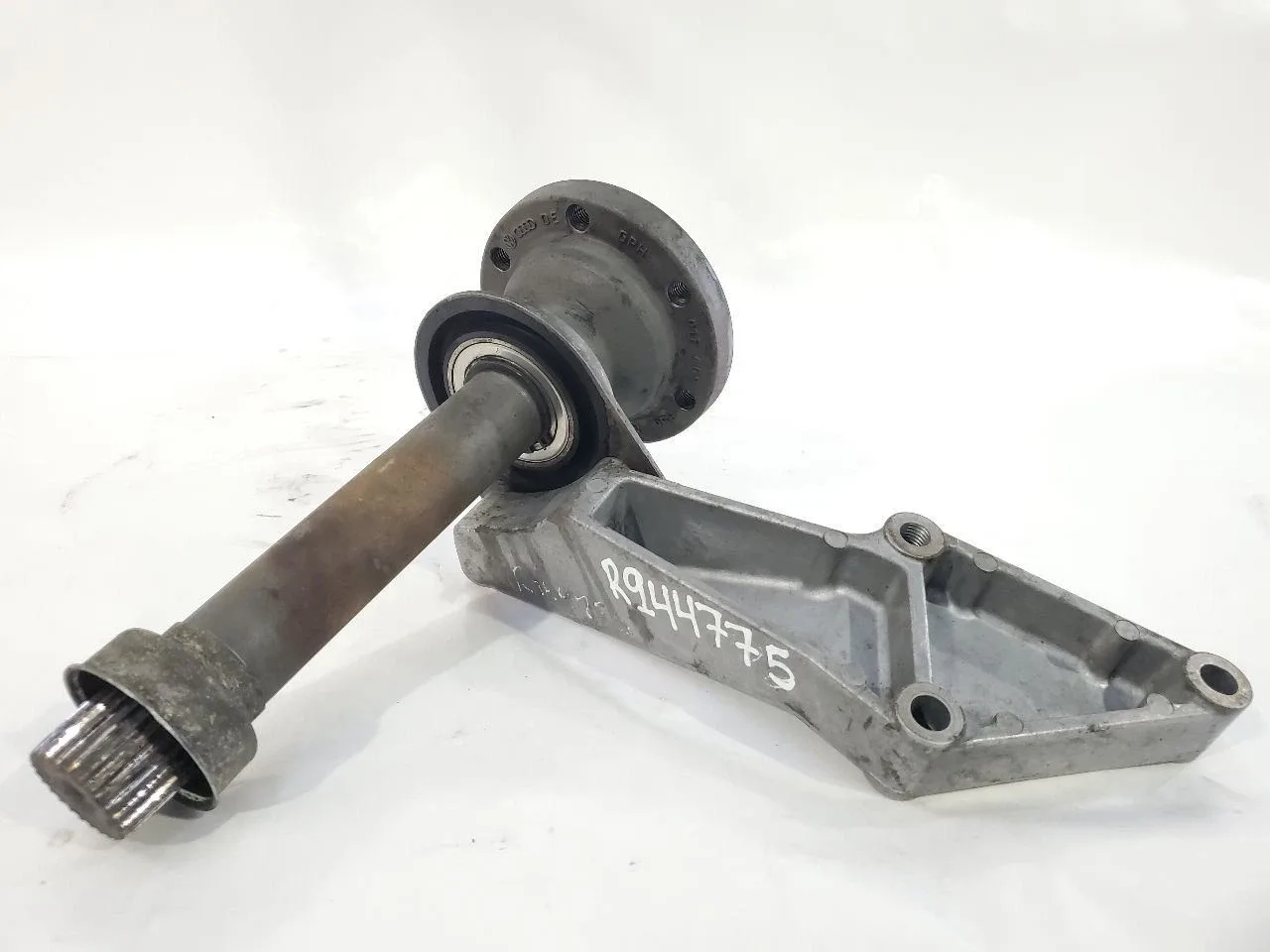 1999 2003 Volkswagen Eurovan OEM Right Shaft Output image 4