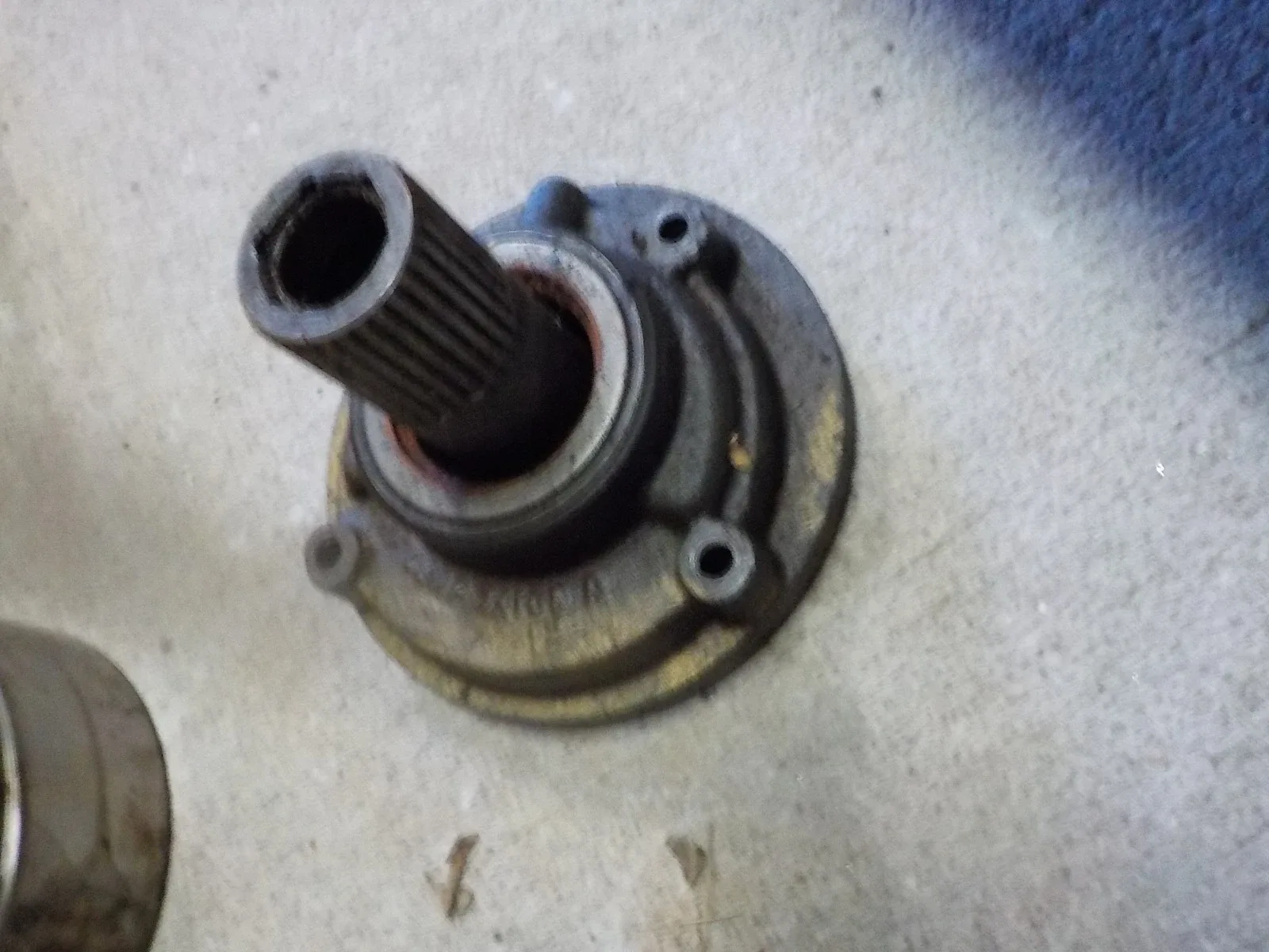 Ford FMX Transmission Tail Shaft / Output Shaft & Ring Gear OEM image 4