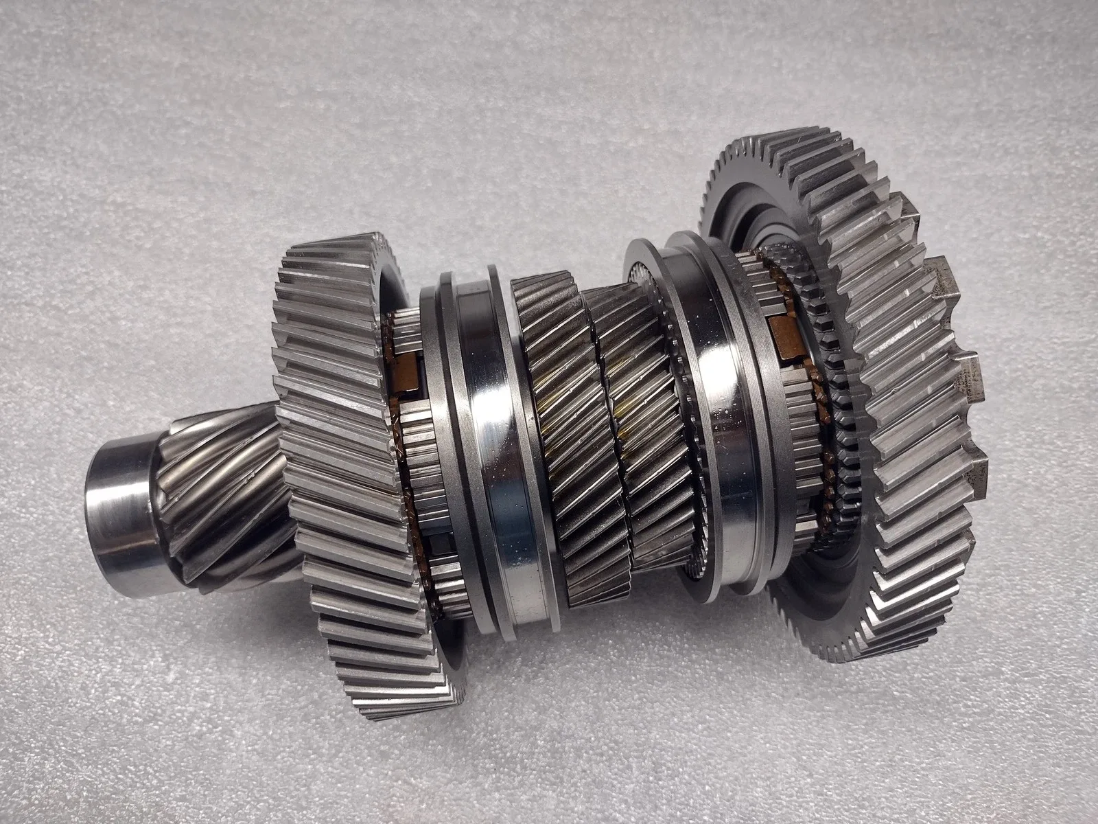 Audi VW 0GC DQ381 DCT 15 tooth Output Shaft Assembly with Reverse-4th-5th-1st image 2