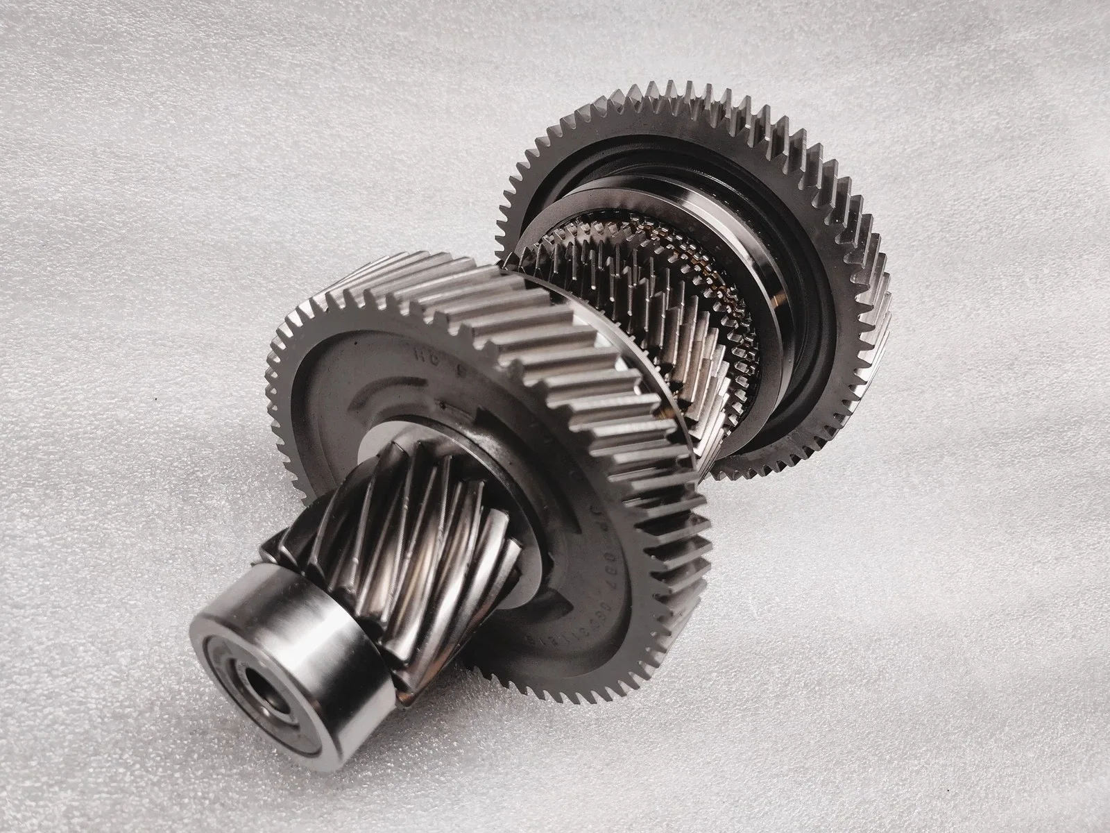 Audi VW 0GC DQ381 DCT 15 tooth Output Shaft Assembly with Reverse-4th-5th-1st image 3