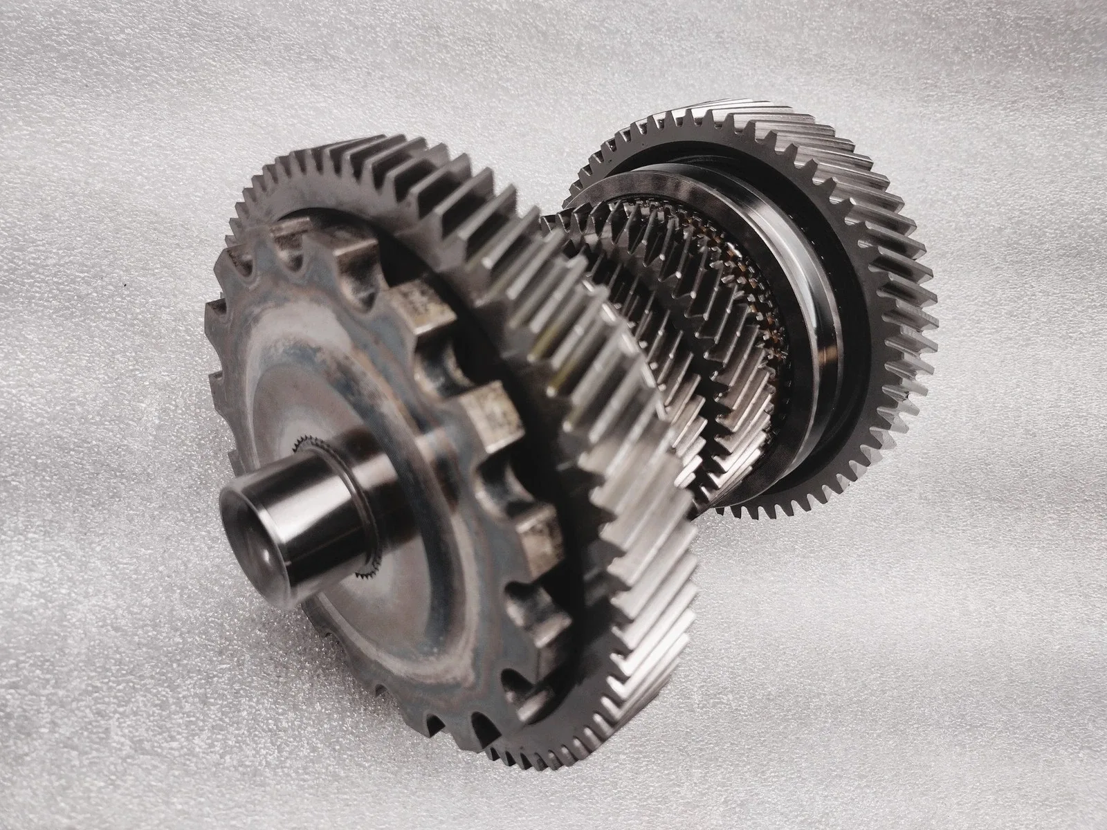 Audi VW 0GC DQ381 DCT 15 tooth Output Shaft Assembly with Reverse-4th-5th-1st image 4