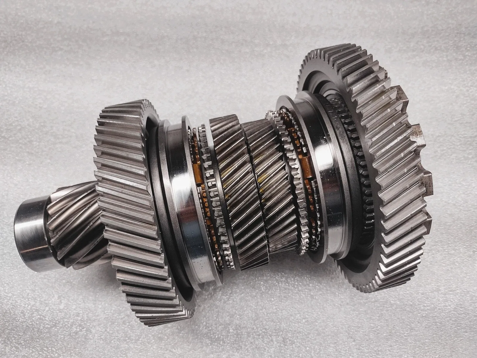 Audi VW 0GC DQ381 DCT 15 tooth Output Shaft Assembly with Reverse-4th-5th-1st