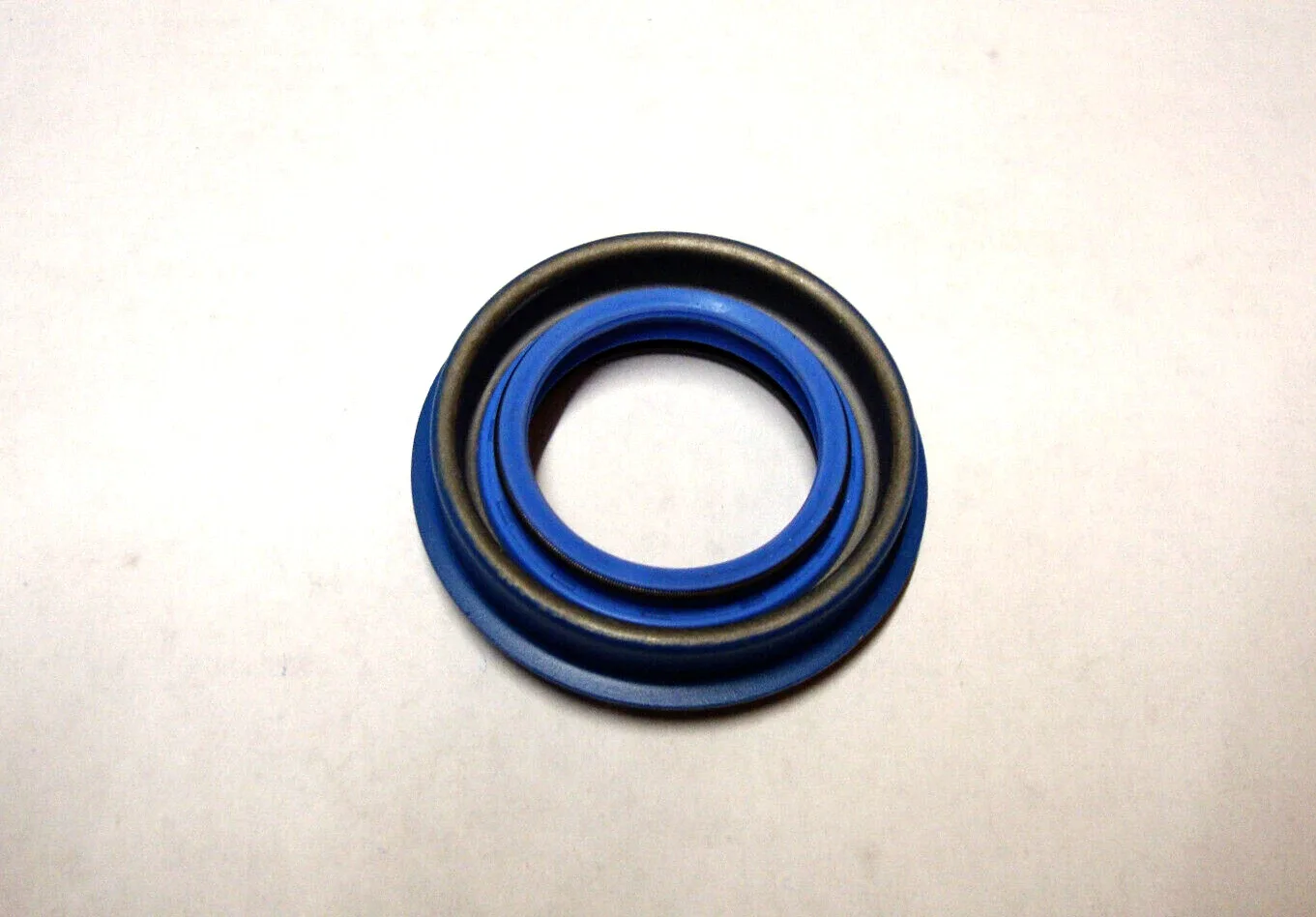Right & Left  GM 4T65-E Transmission Output Shaft Seals 97- 11  SHIP US image 4