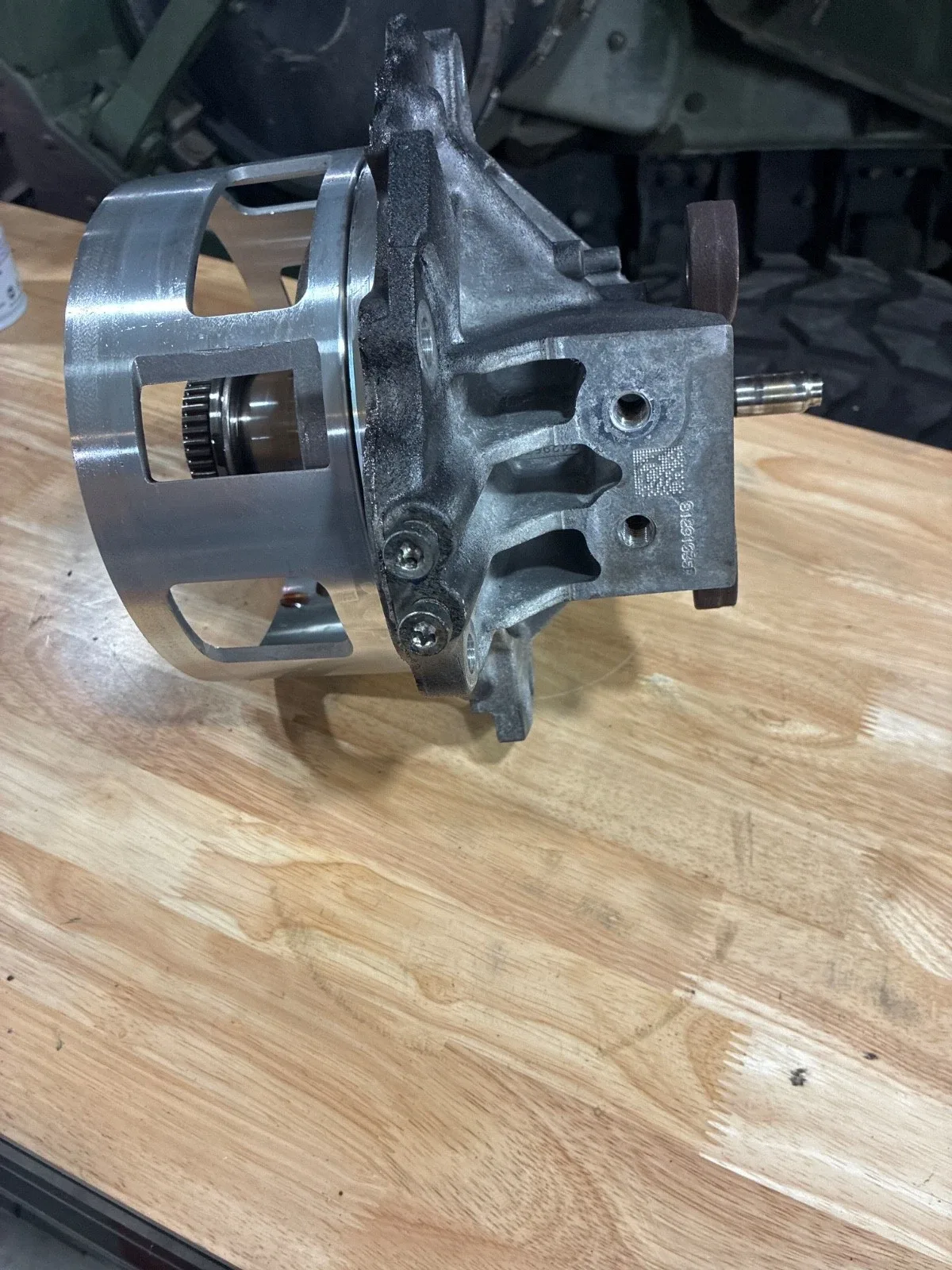 8L90 2WD tail housing with output shaft image 3