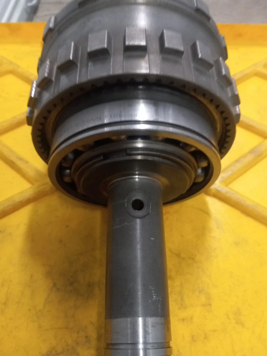 USED 2WHEEL DRIVE 518 OUTPUT SHAFT WITH OVERDRIVE RING GEAR image 3
