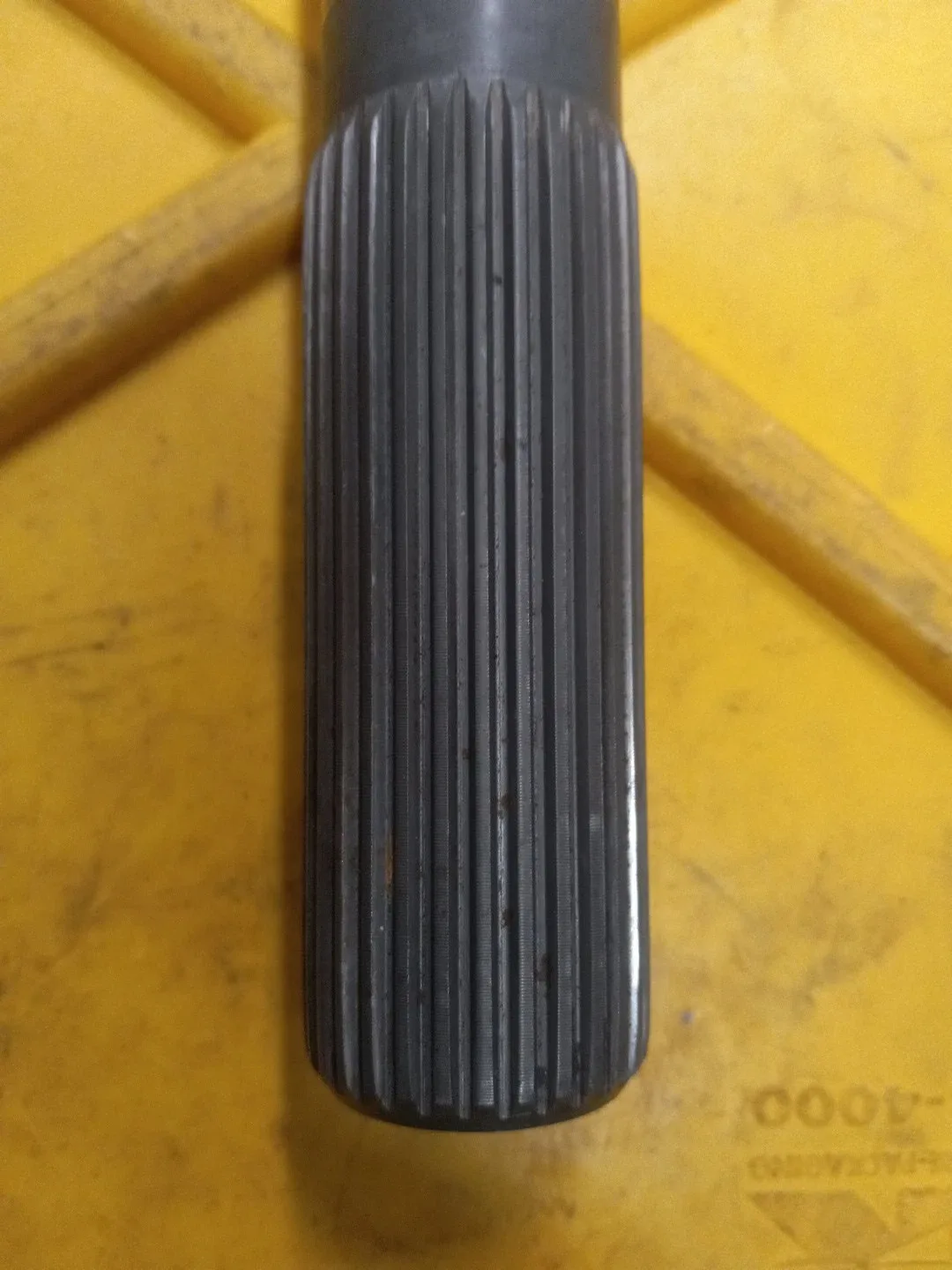USED 2WHEEL DRIVE 518 OUTPUT SHAFT WITH OVERDRIVE RING GEAR image 4
