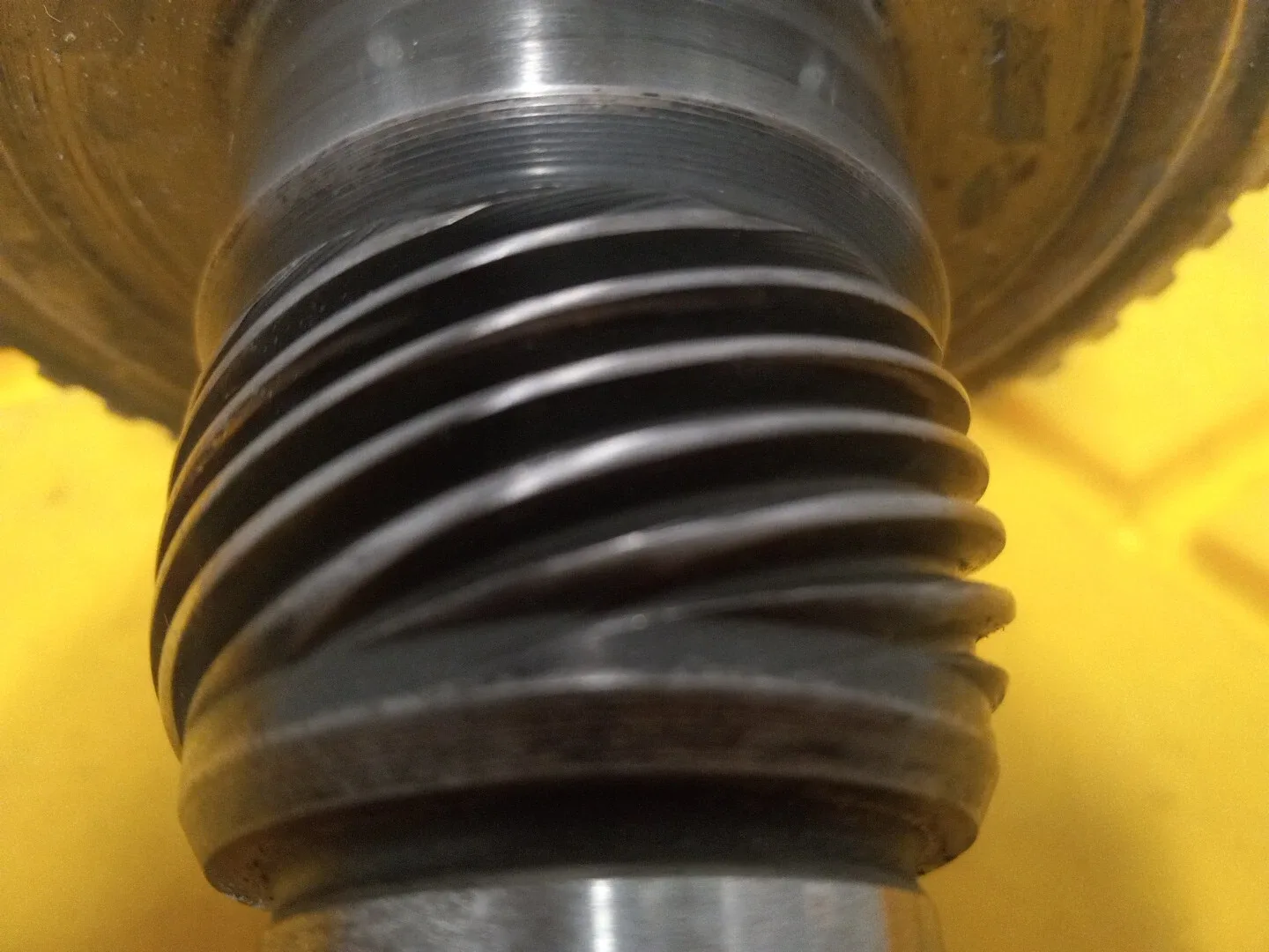 USED TH 400 MEDIUM LENGTH OUTPUT SHAFT 32 SPLINE image 4