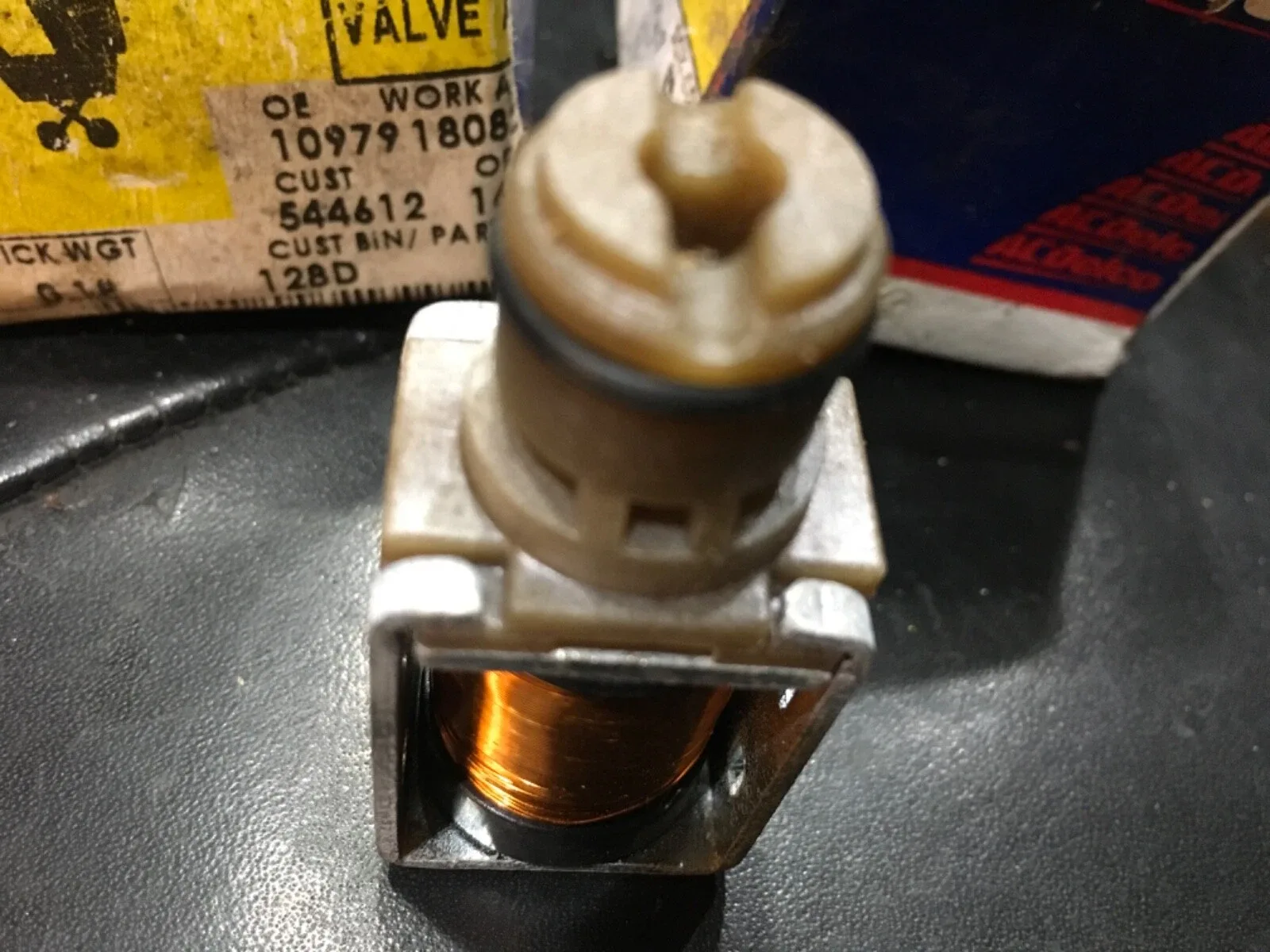 NOS 10478131 DELCO SHIFT SOLENOIDS PAIR NEW IN PACKAGE 4L60 4L65 4L80 image 3