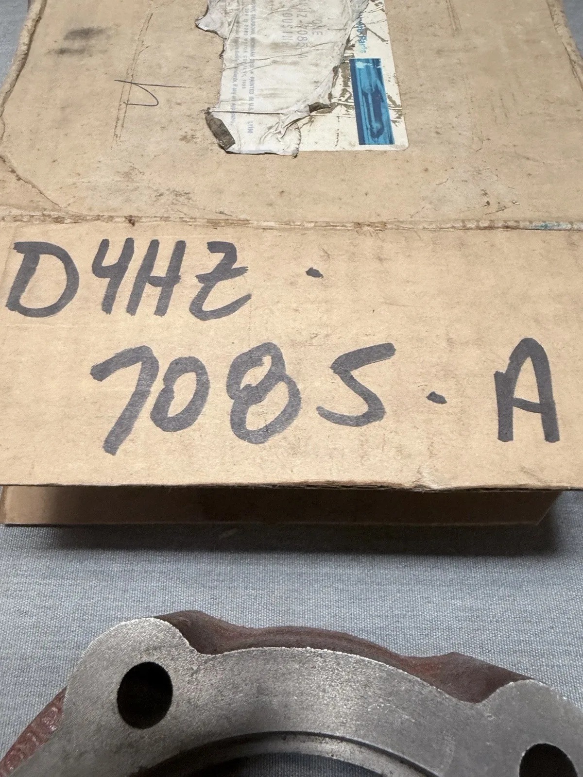 NOS OEM FORD D4HZ-7085- A shaft bearing retainer HEAVY TRUCK image 2
