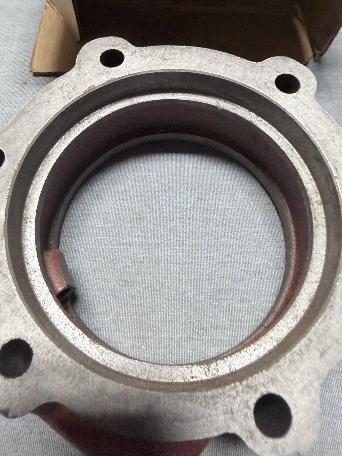 NOS OEM FORD D4HZ-7085- A shaft bearing retainer HEAVY TRUCK image 3
